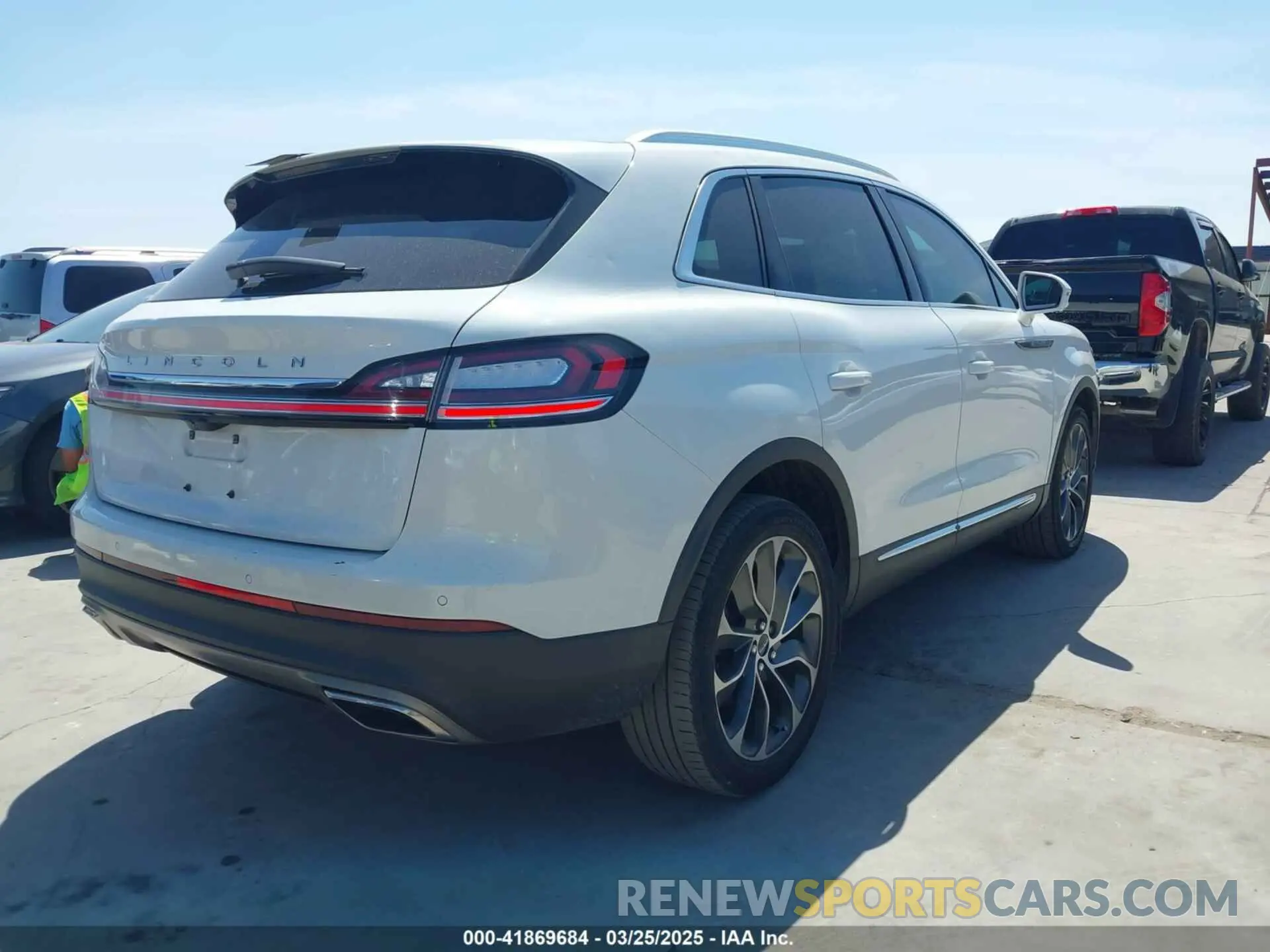 4 fotografías del automóvil dañado 2LMPJ6K99NBL07540 LINCOLN NAUTILUS 2022