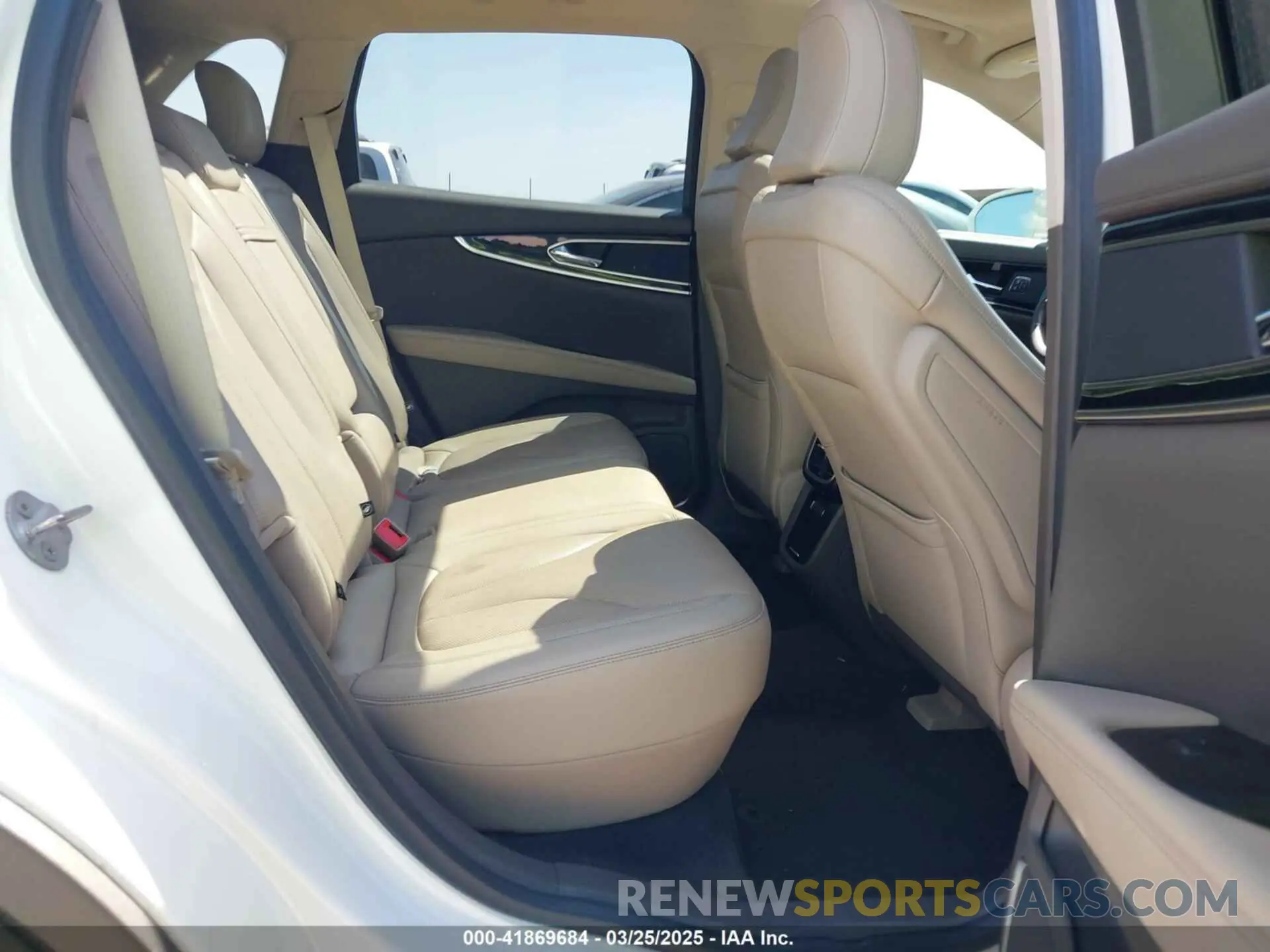 8 fotografías del automóvil dañado 2LMPJ6K99NBL07540 LINCOLN NAUTILUS 2022