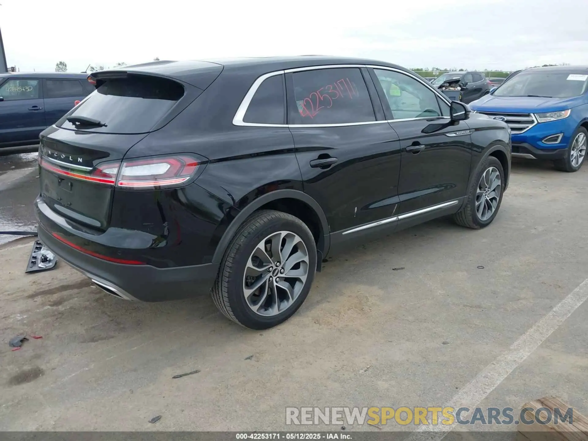 4 fotografías del automóvil dañado 2LMPJ8K9XNBL15870 LINCOLN NAUTILUS 2022