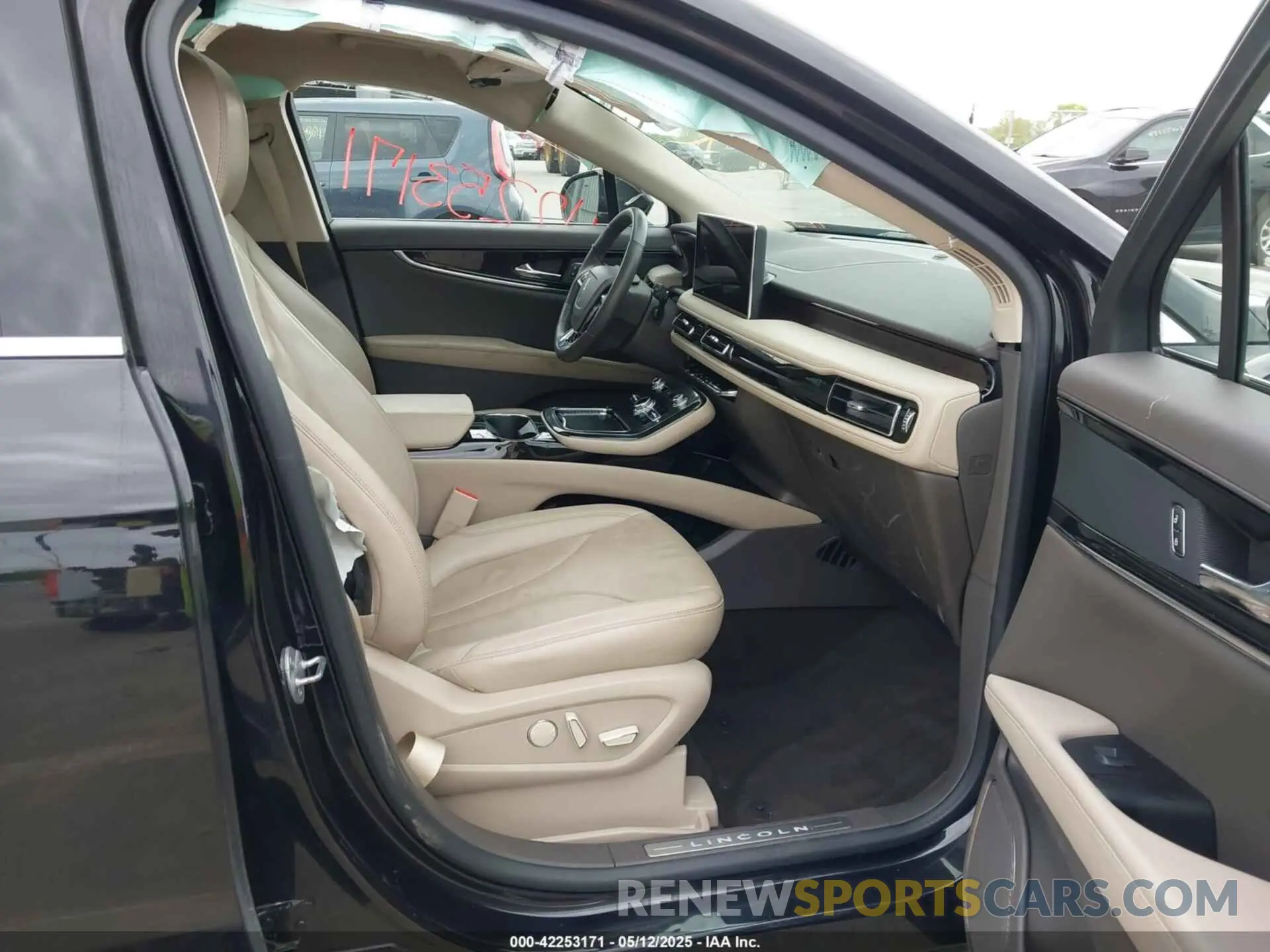 5 fotografías del automóvil dañado 2LMPJ8K9XNBL15870 LINCOLN NAUTILUS 2022
