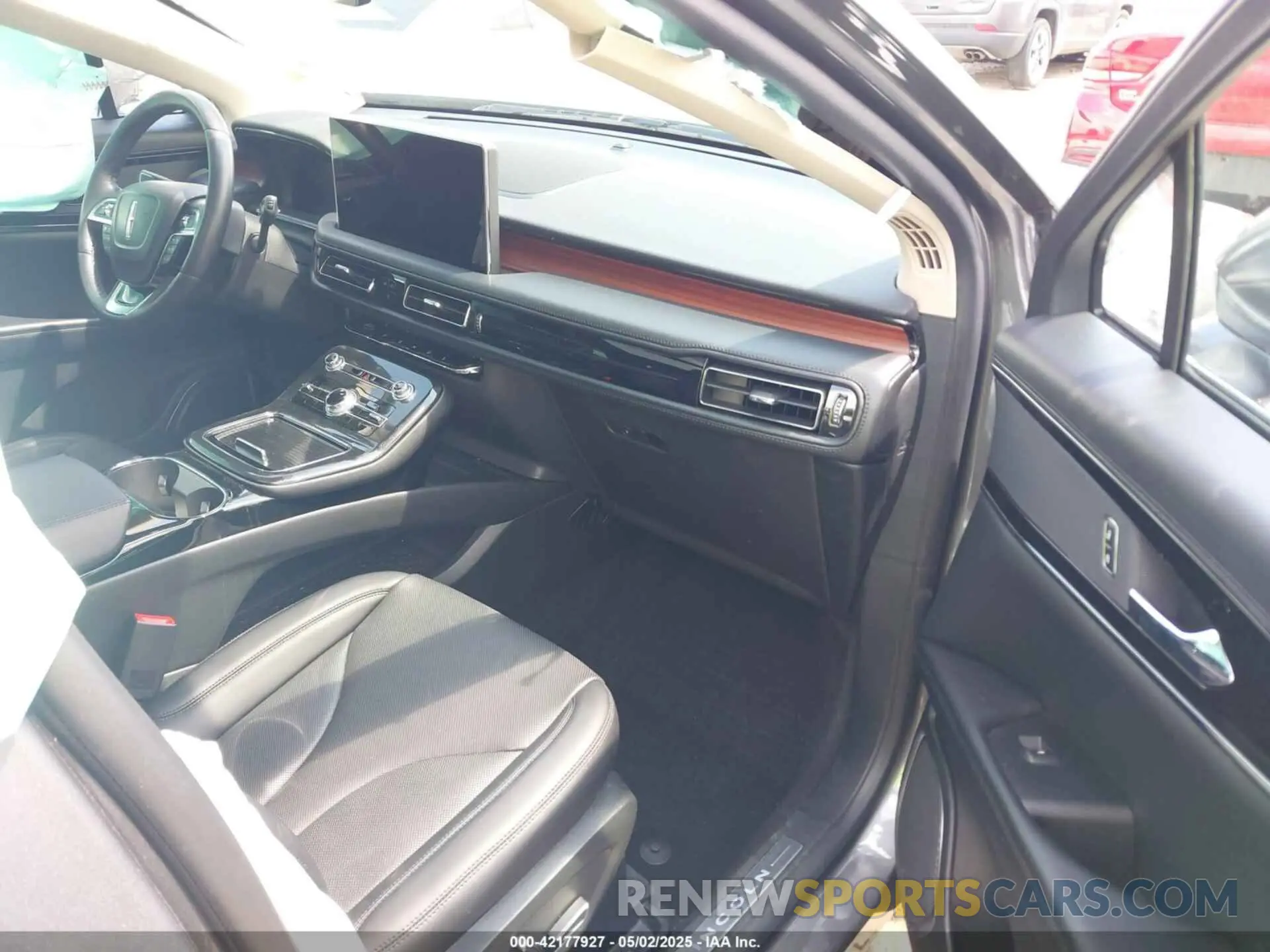 5 fotografías del automóvil dañado 2LMPJ8K94PBL13230 LINCOLN NAUTILUS 2023
