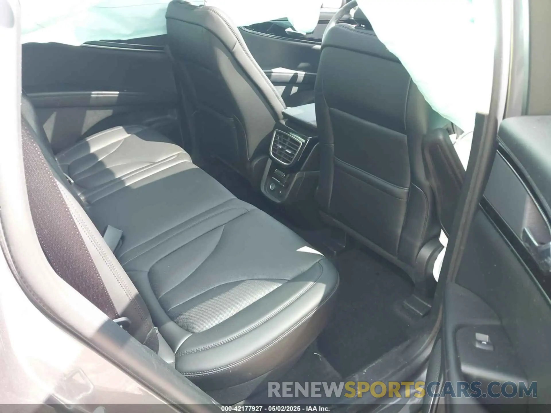 8 fotografías del automóvil dañado 2LMPJ8K94PBL13230 LINCOLN NAUTILUS 2023