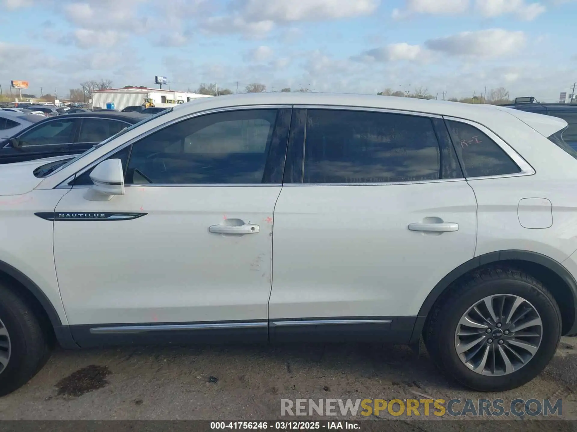 14 fotografías del automóvil dañado 2LMPJ8KP4PBL27398 LINCOLN NAUTILUS 2023