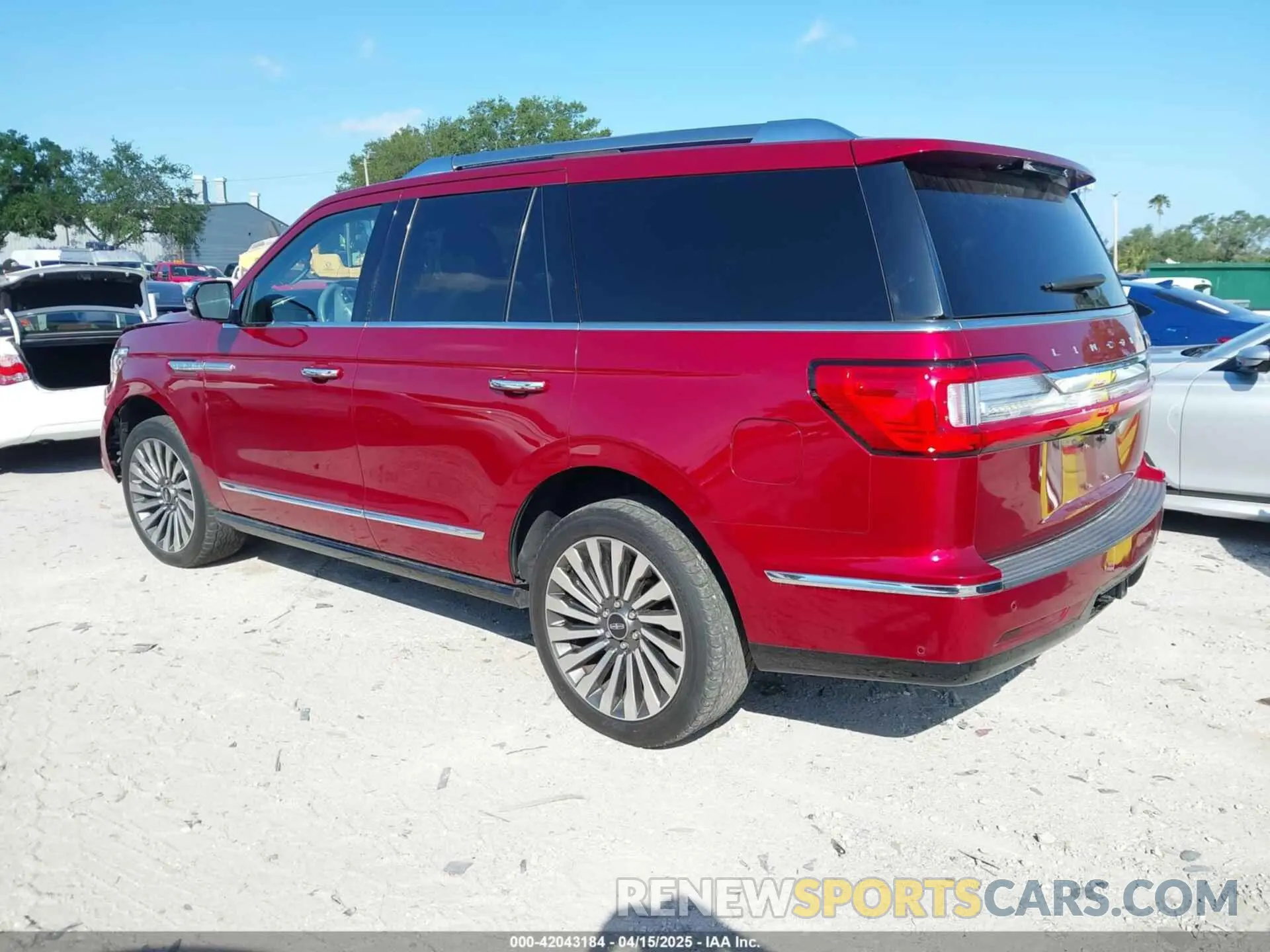 3 fotografías del automóvil dañado 5LMJJ2LT0KEL01580 LINCOLN NAVIGATOR 2019