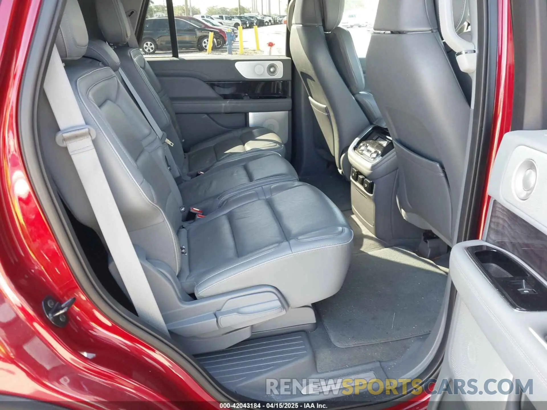 8 fotografías del automóvil dañado 5LMJJ2LT0KEL01580 LINCOLN NAVIGATOR 2019