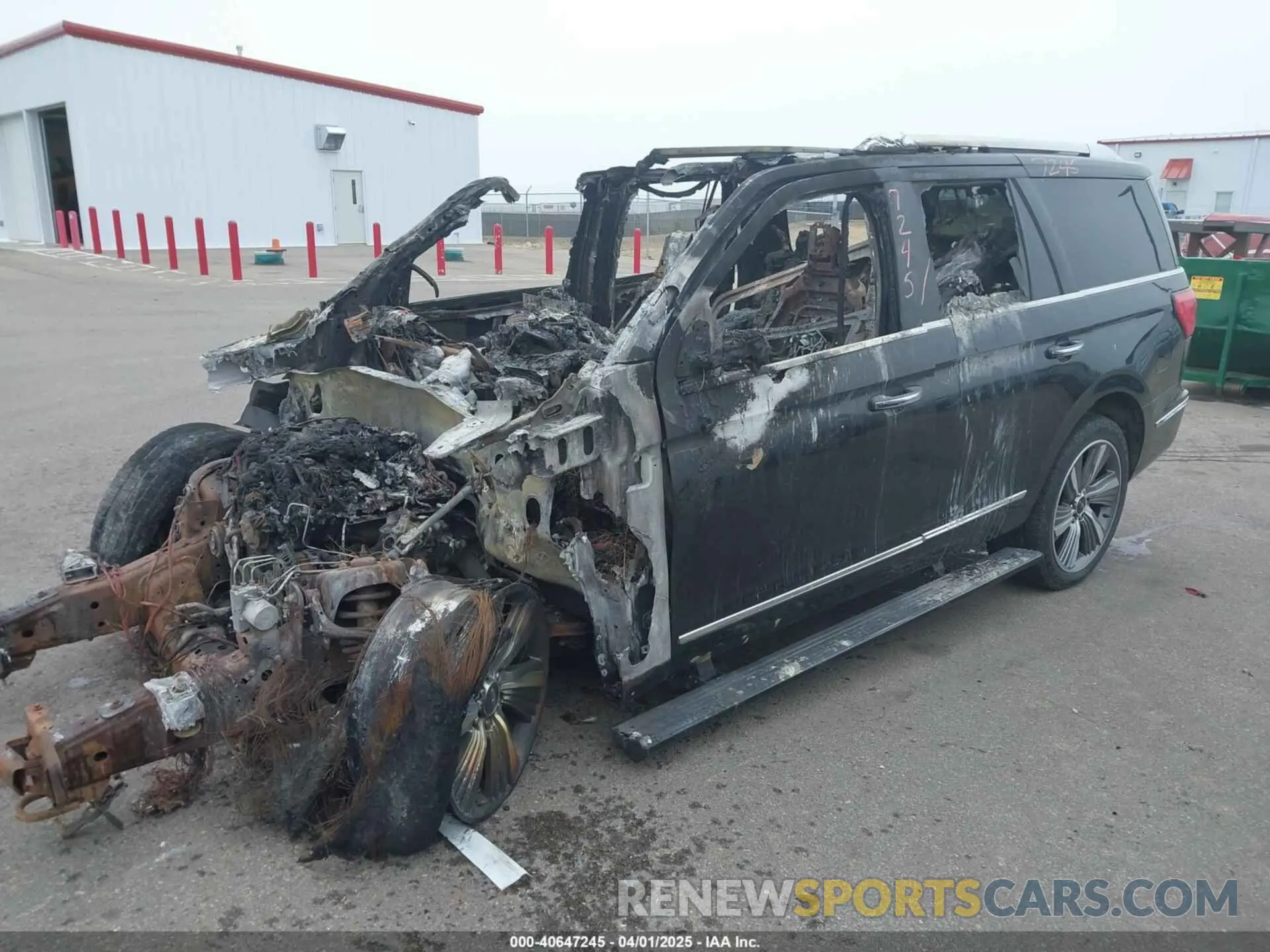 2 fotografías del automóvil dañado 5LMJJ2LT3KEL00715 LINCOLN NAVIGATOR 2019