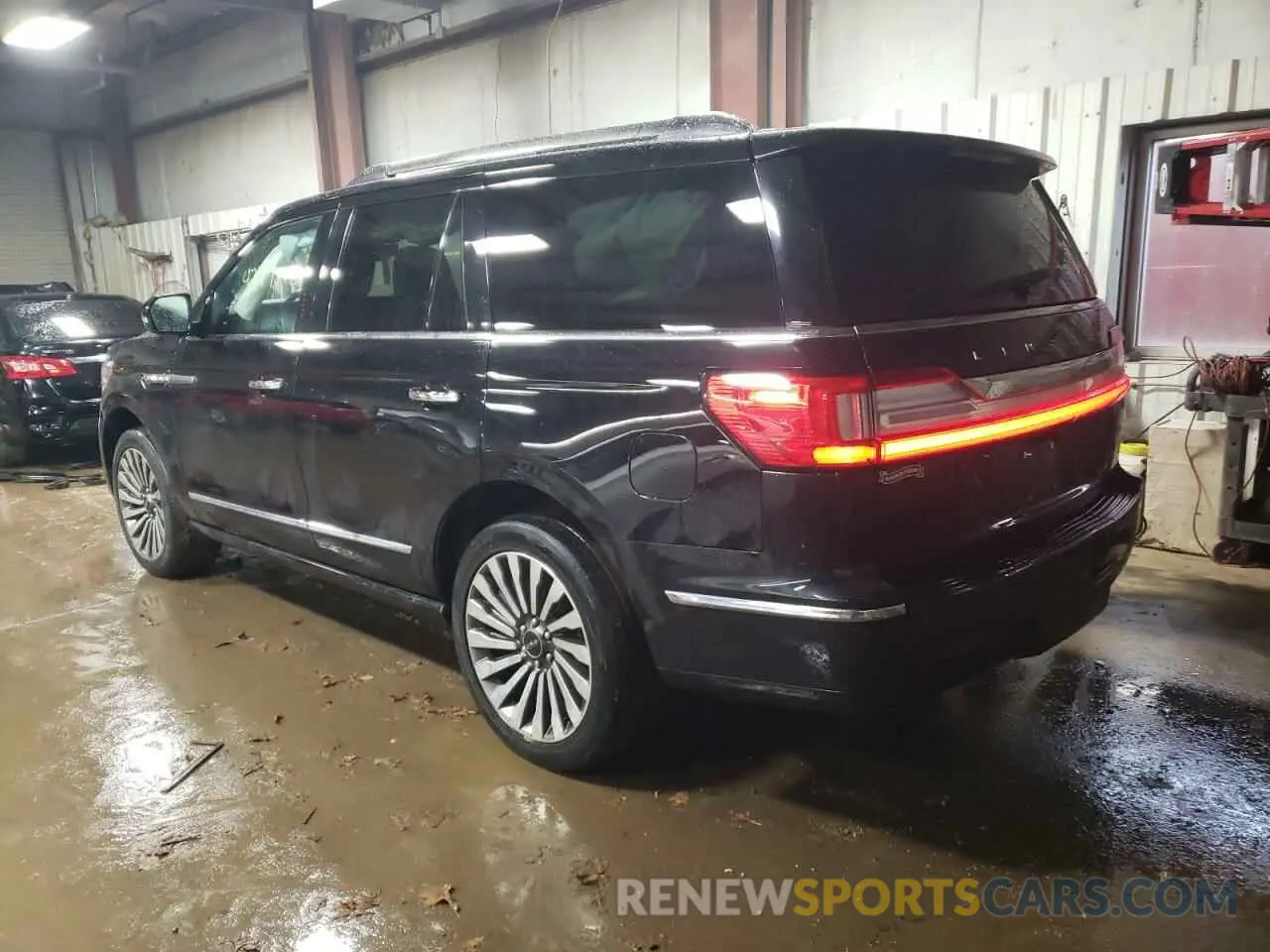 2 fotografías del automóvil dañado 5LMJJ2LT5KEL17211 LINCOLN NAVIGATOR 2019