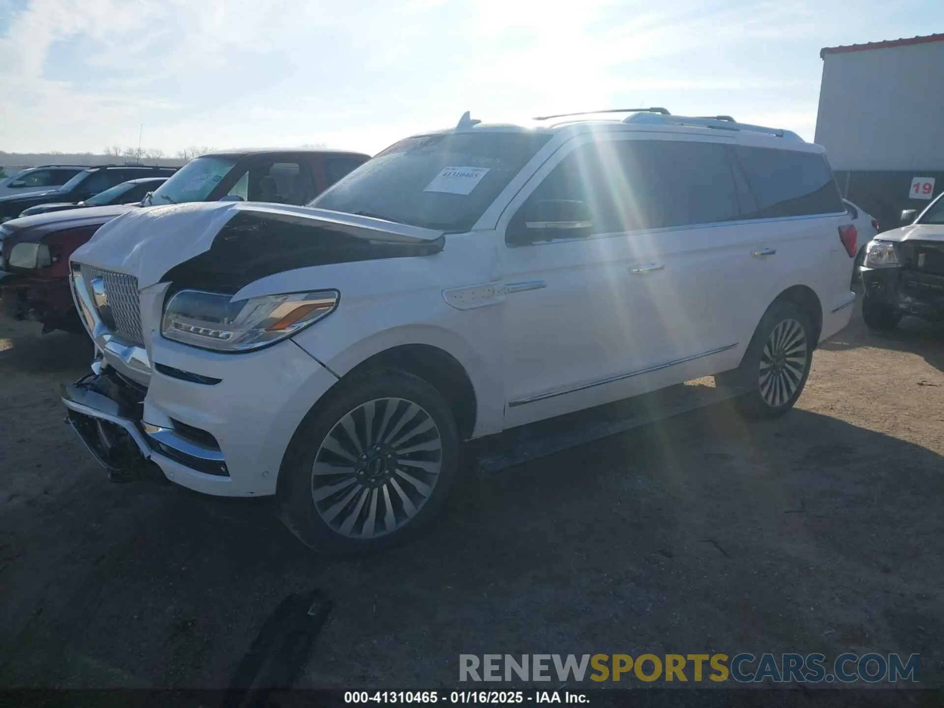 2 fotografías del automóvil dañado 5LMJJ2LT7KEL17842 LINCOLN NAVIGATOR 2019
