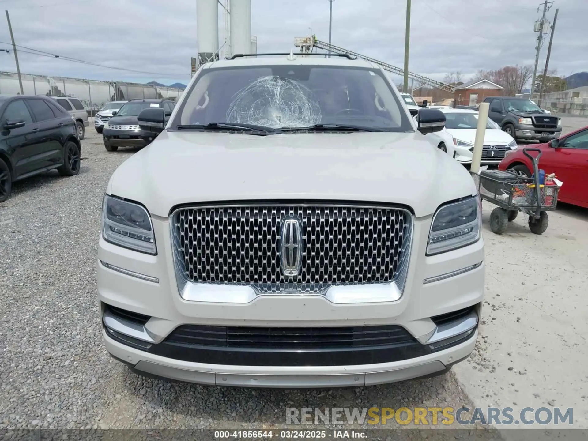 12 fotografías del automóvil dañado 5LMJJ2LT8KEL19857 LINCOLN NAVIGATOR 2019