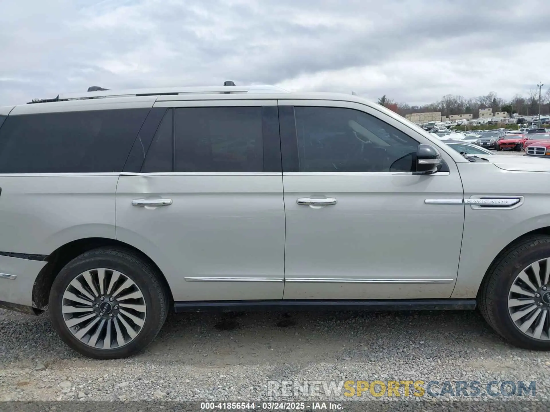 13 fotografías del automóvil dañado 5LMJJ2LT8KEL19857 LINCOLN NAVIGATOR 2019