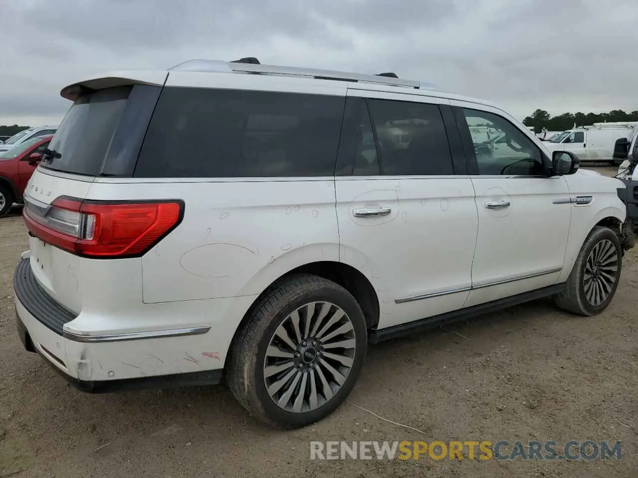 3 fotografías del automóvil dañado 5LMJJ2LT8KEL22161 LINCOLN NAVIGATOR 2019