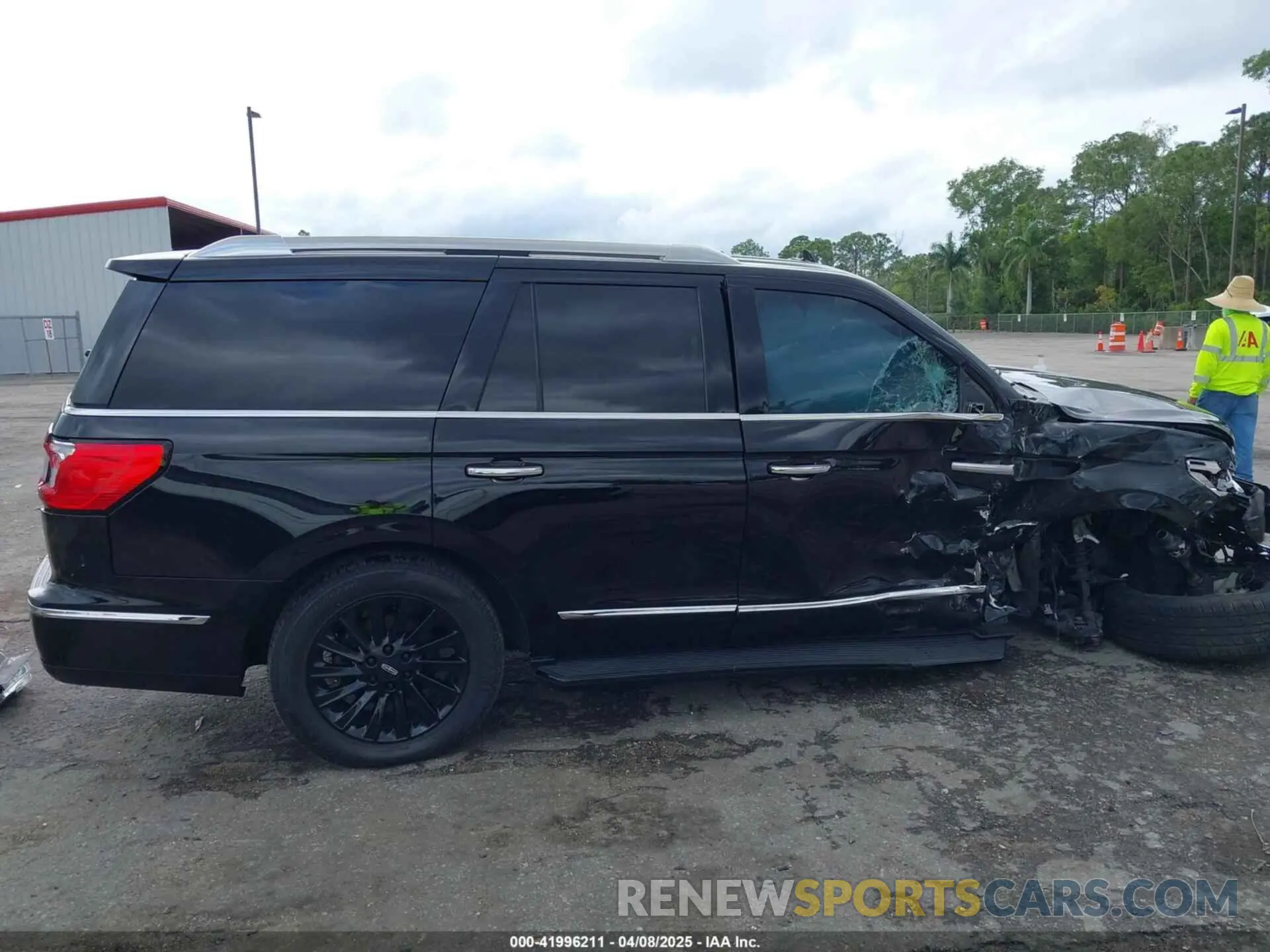 13 fotografías del automóvil dañado 5LMJJ2NT7KEL01735 LINCOLN NAVIGATOR 2019