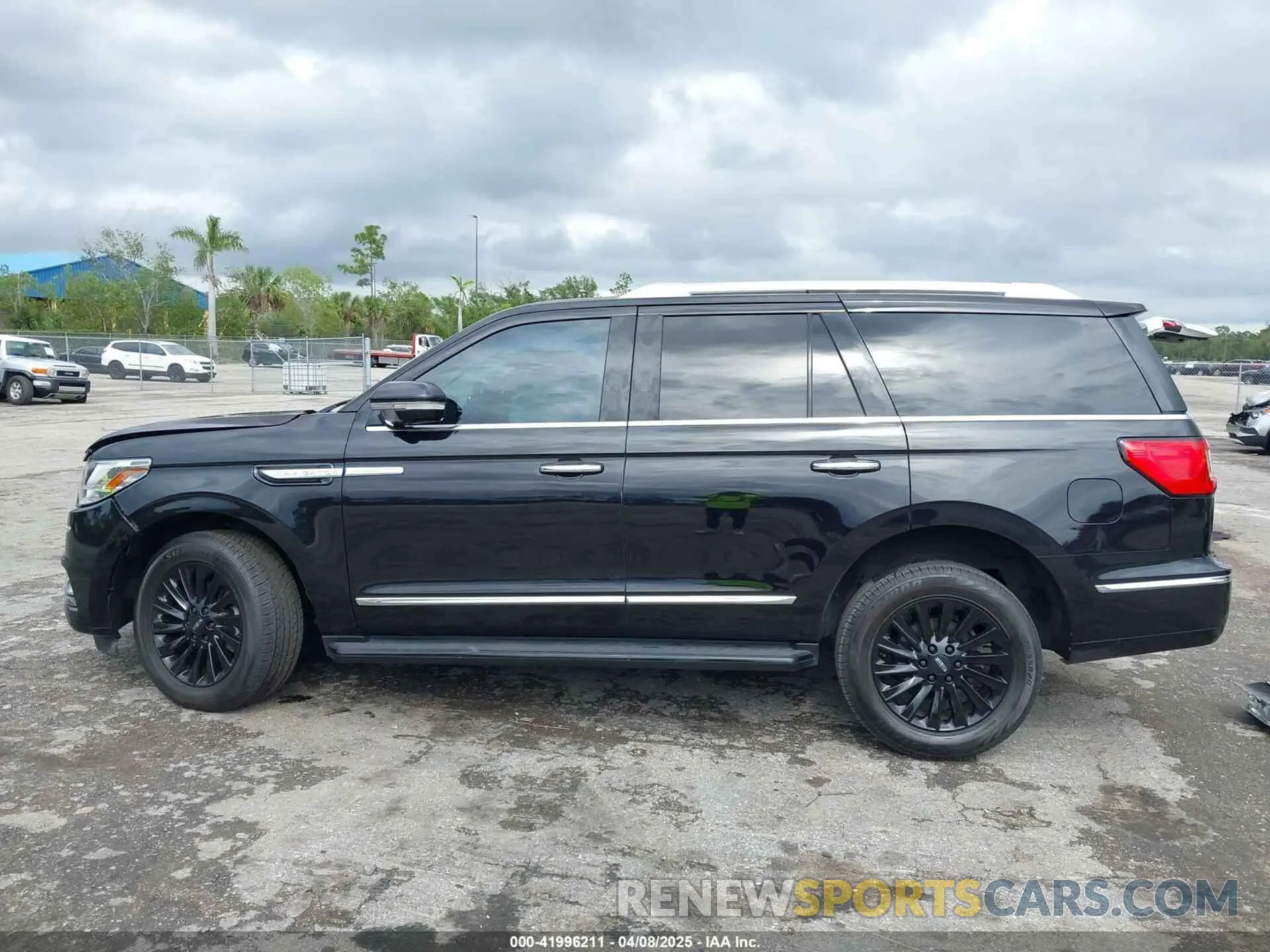14 fotografías del automóvil dañado 5LMJJ2NT7KEL01735 LINCOLN NAVIGATOR 2019