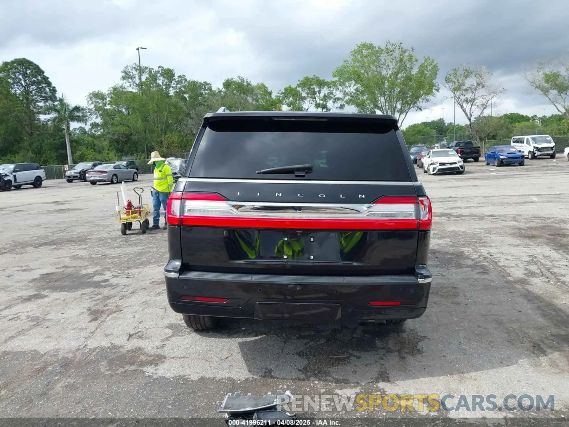 16 fotografías del automóvil dañado 5LMJJ2NT7KEL01735 LINCOLN NAVIGATOR 2019