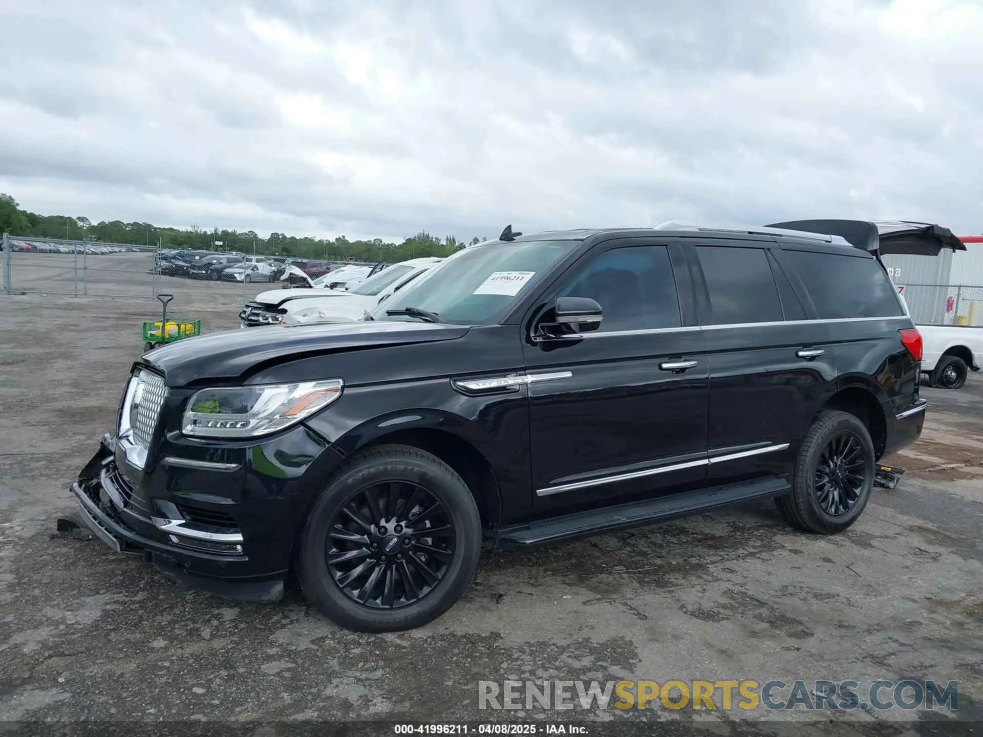 2 fotografías del automóvil dañado 5LMJJ2NT7KEL01735 LINCOLN NAVIGATOR 2019