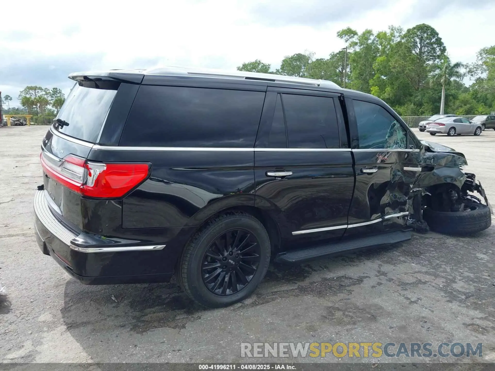 4 fotografías del automóvil dañado 5LMJJ2NT7KEL01735 LINCOLN NAVIGATOR 2019