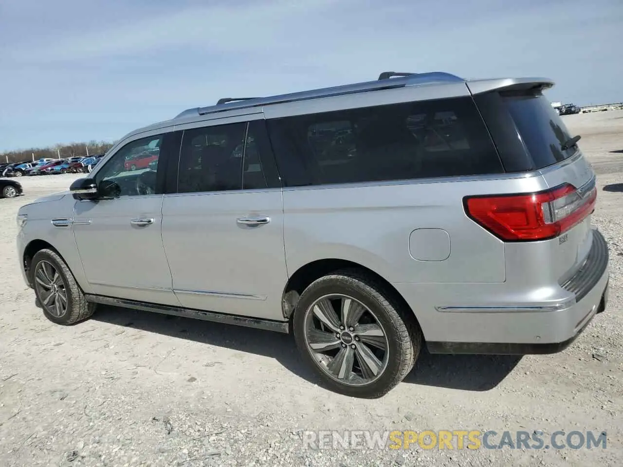 2 fotografías del automóvil dañado 5LMJJ3LT0KEL23813 LINCOLN NAVIGATOR 2019