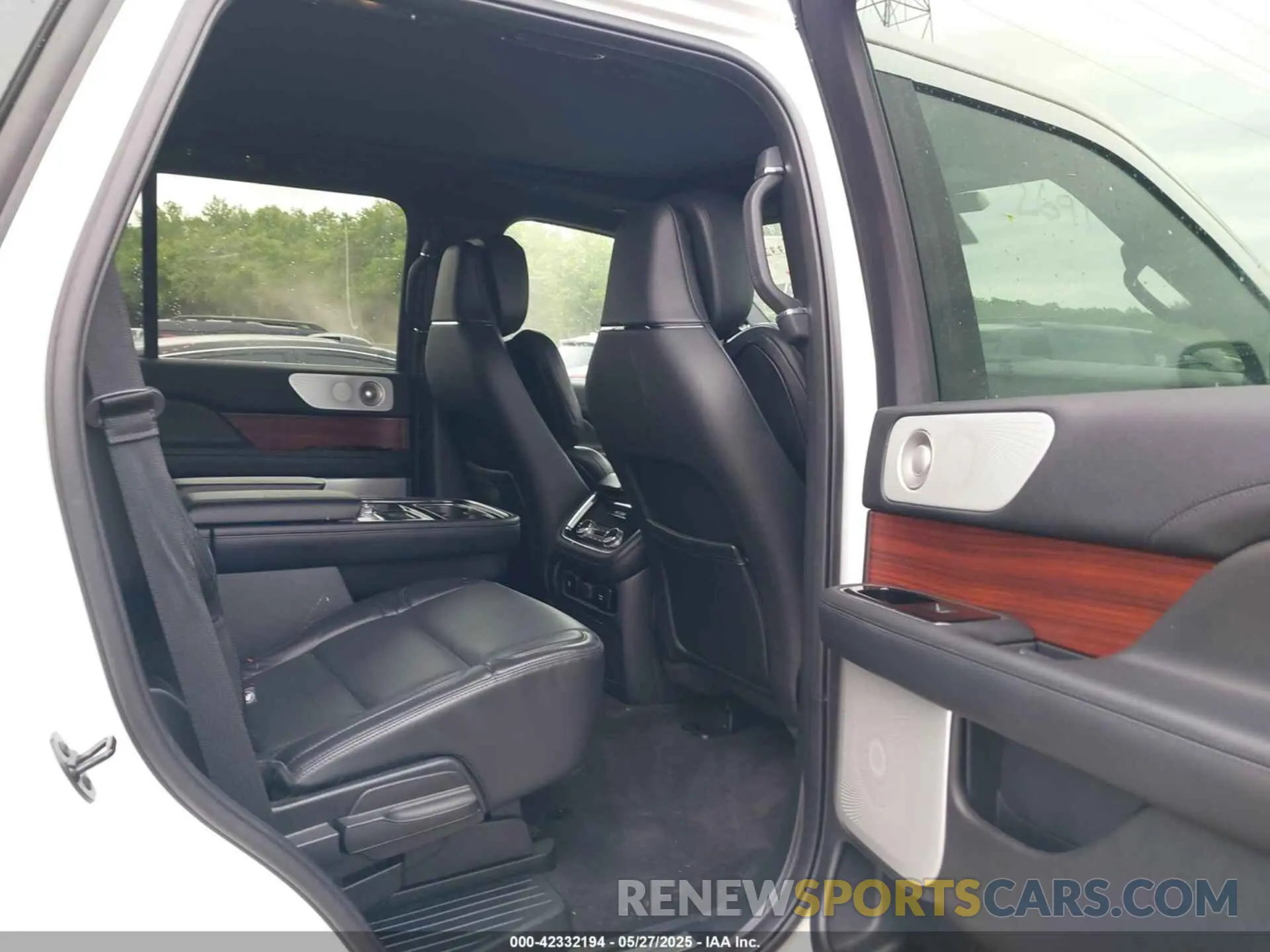 8 fotografías del automóvil dañado 5LMJJ2LT7LEL22136 LINCOLN NAVIGATOR 2020