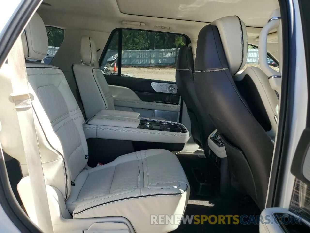 11 fotografías del automóvil dañado 5LMJJ2TT4LEL00935 LINCOLN NAVIGATOR 2020