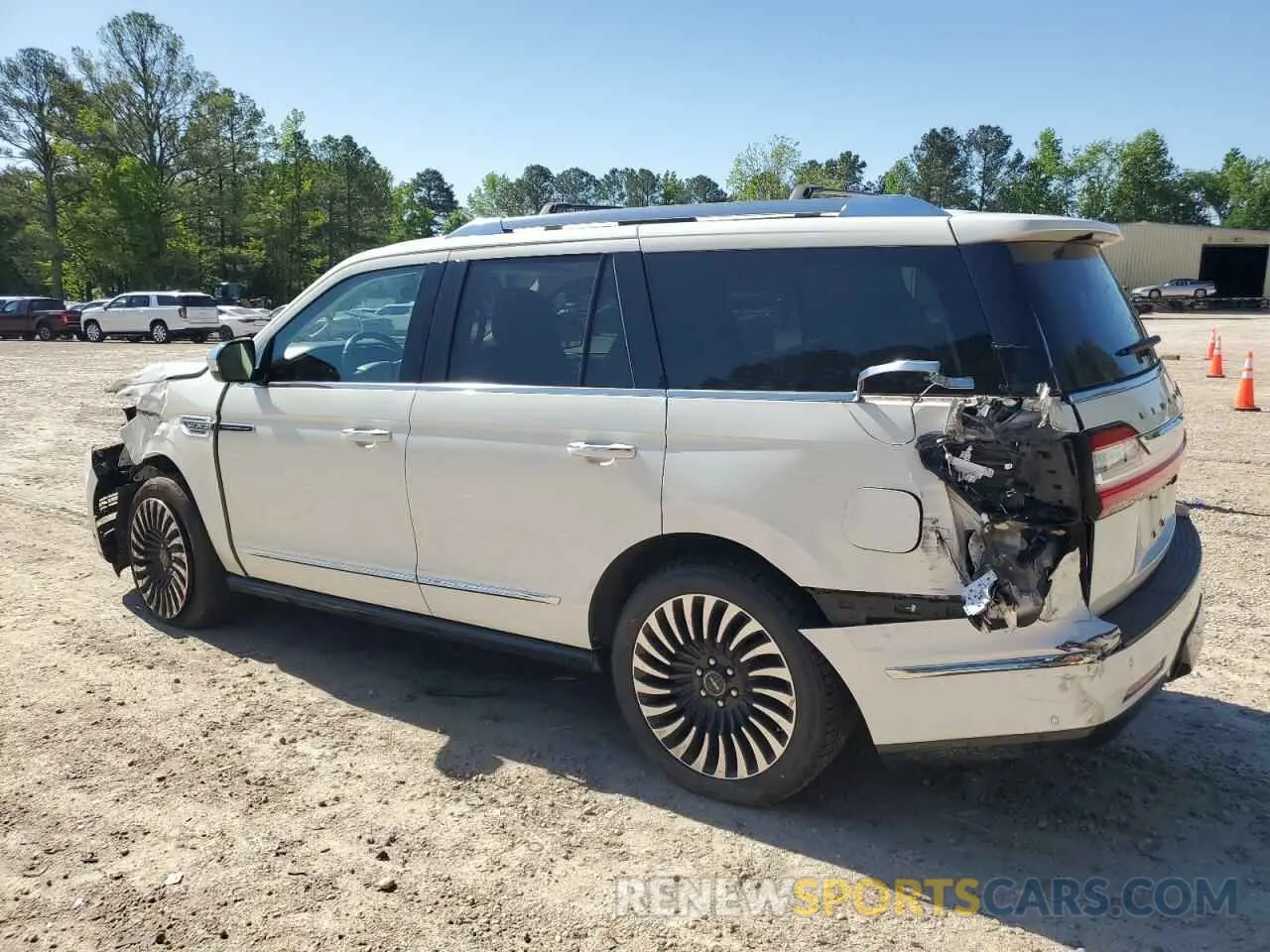2 fotografías del automóvil dañado 5LMJJ2TT4LEL00935 LINCOLN NAVIGATOR 2020