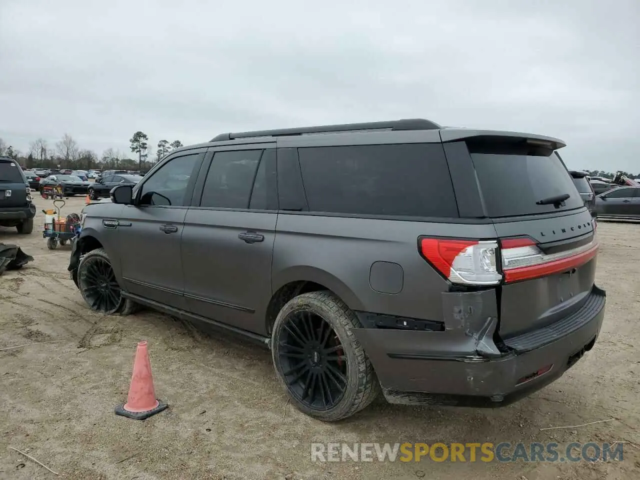 2 fotografías del automóvil dañado 5LMJJ3KT3LEL21850 LINCOLN NAVIGATOR 2020