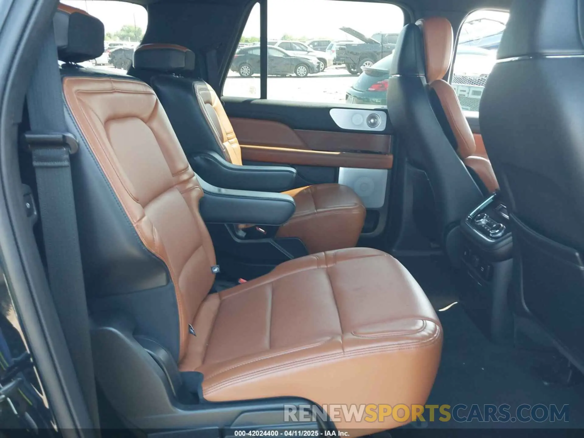 8 fotografías del automóvil dañado 5LMJJ3LT1LEL08545 LINCOLN NAVIGATOR 2020