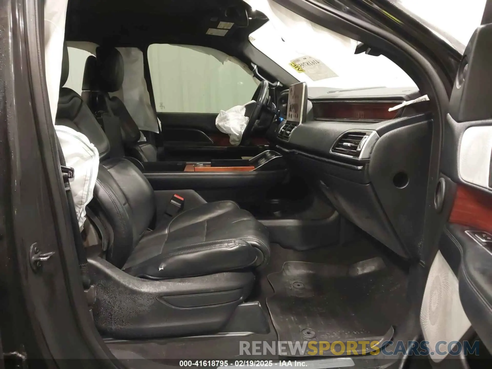 5 fotografías del automóvil dañado 5LMJJ3LT3LEL18476 LINCOLN NAVIGATOR 2020