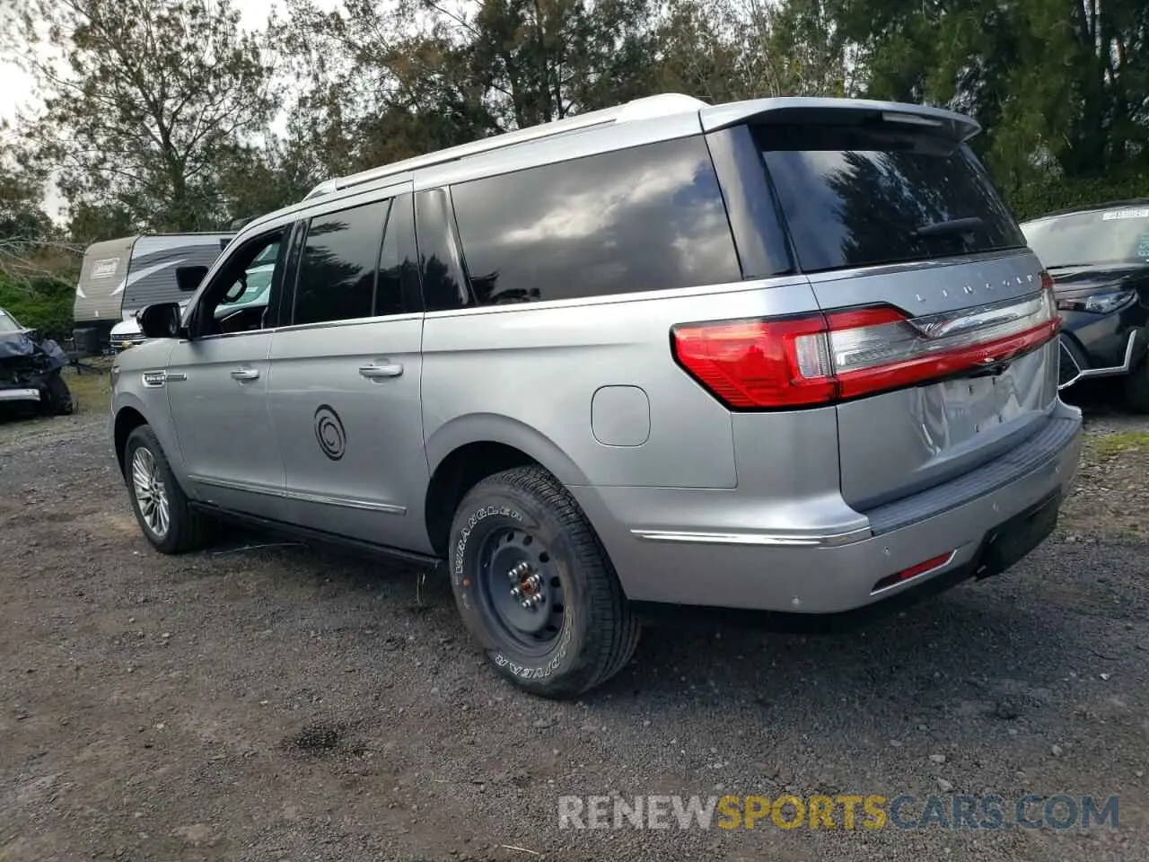 2 fotografías del automóvil dañado 5LMJJ3MT2LEL00663 LINCOLN NAVIGATOR 2020