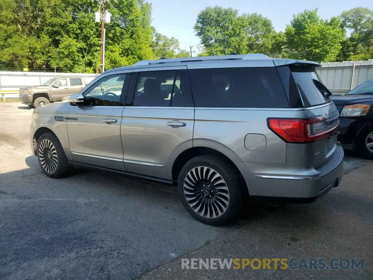 2 fotografías del automóvil dañado 5LMJJ2TT1MEL08380 LINCOLN NAVIGATOR 2021