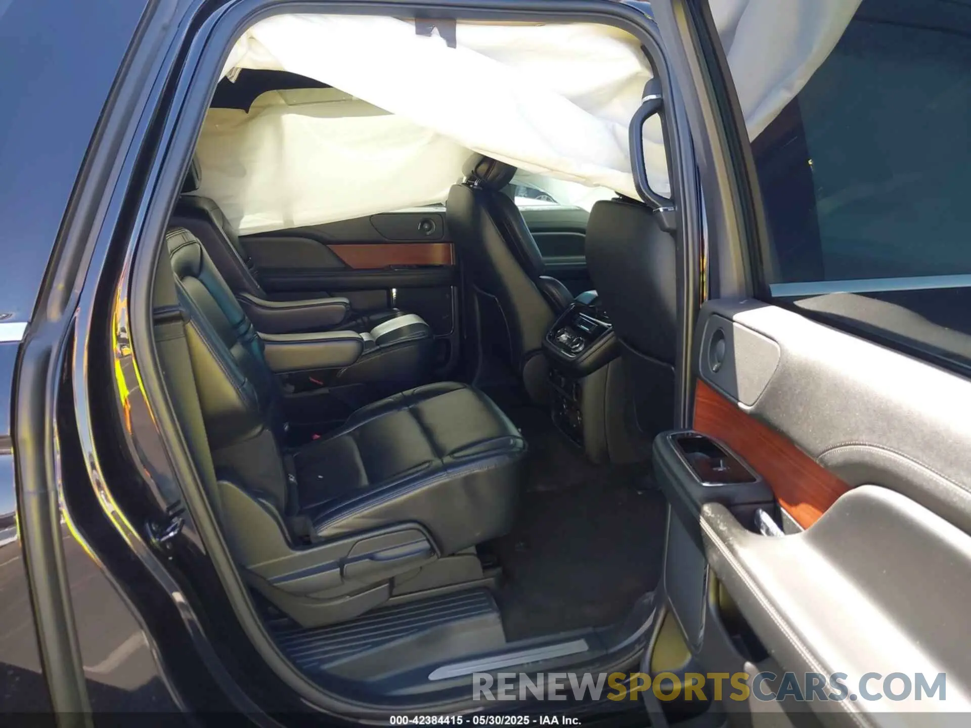 8 fotografías del automóvil dañado 5LMJJ3MT2MEL10966 LINCOLN NAVIGATOR 2021