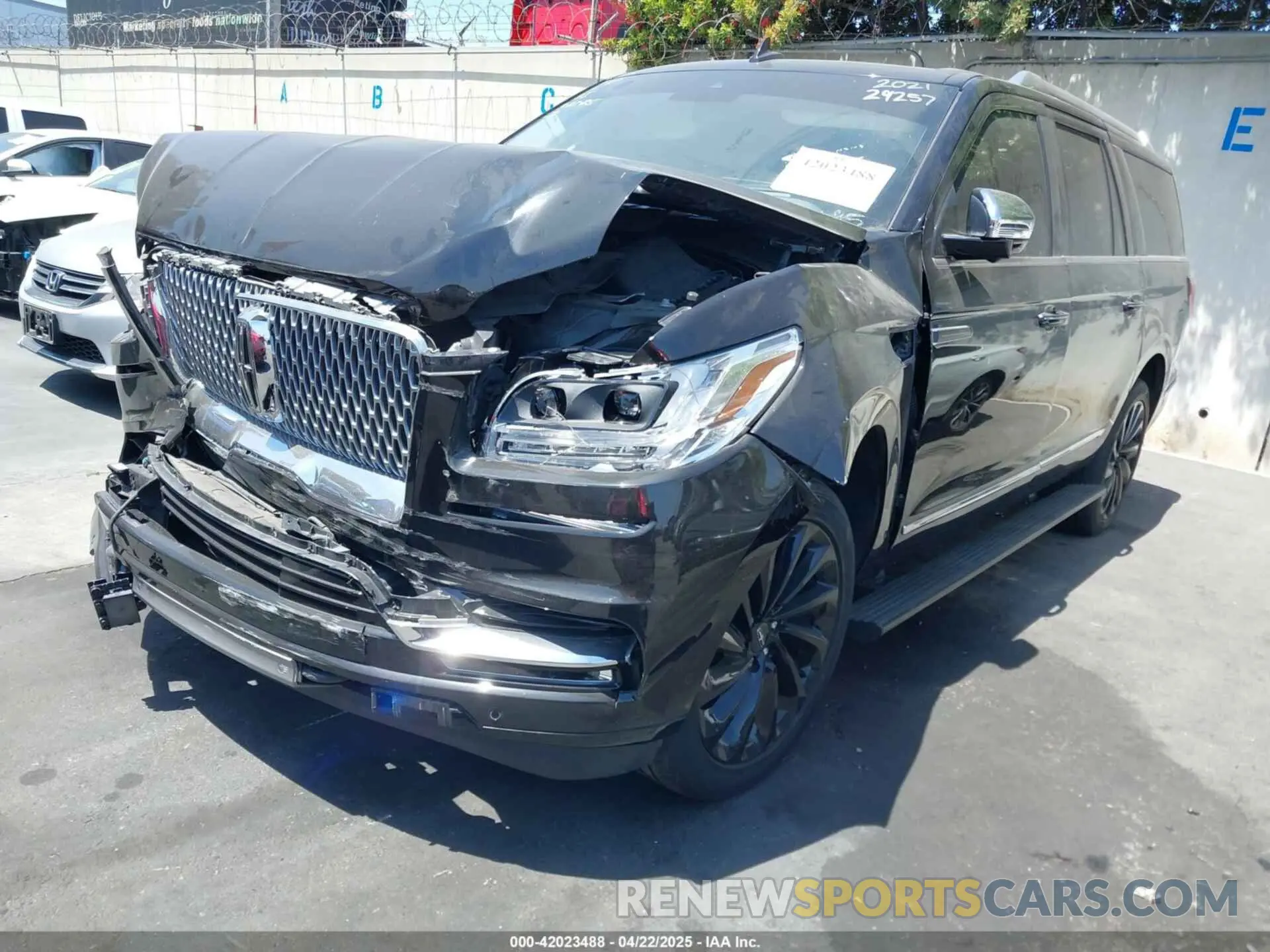 2 fotografías del automóvil dañado 5LMJJ3TTXMEL02695 LINCOLN NAVIGATOR 2021