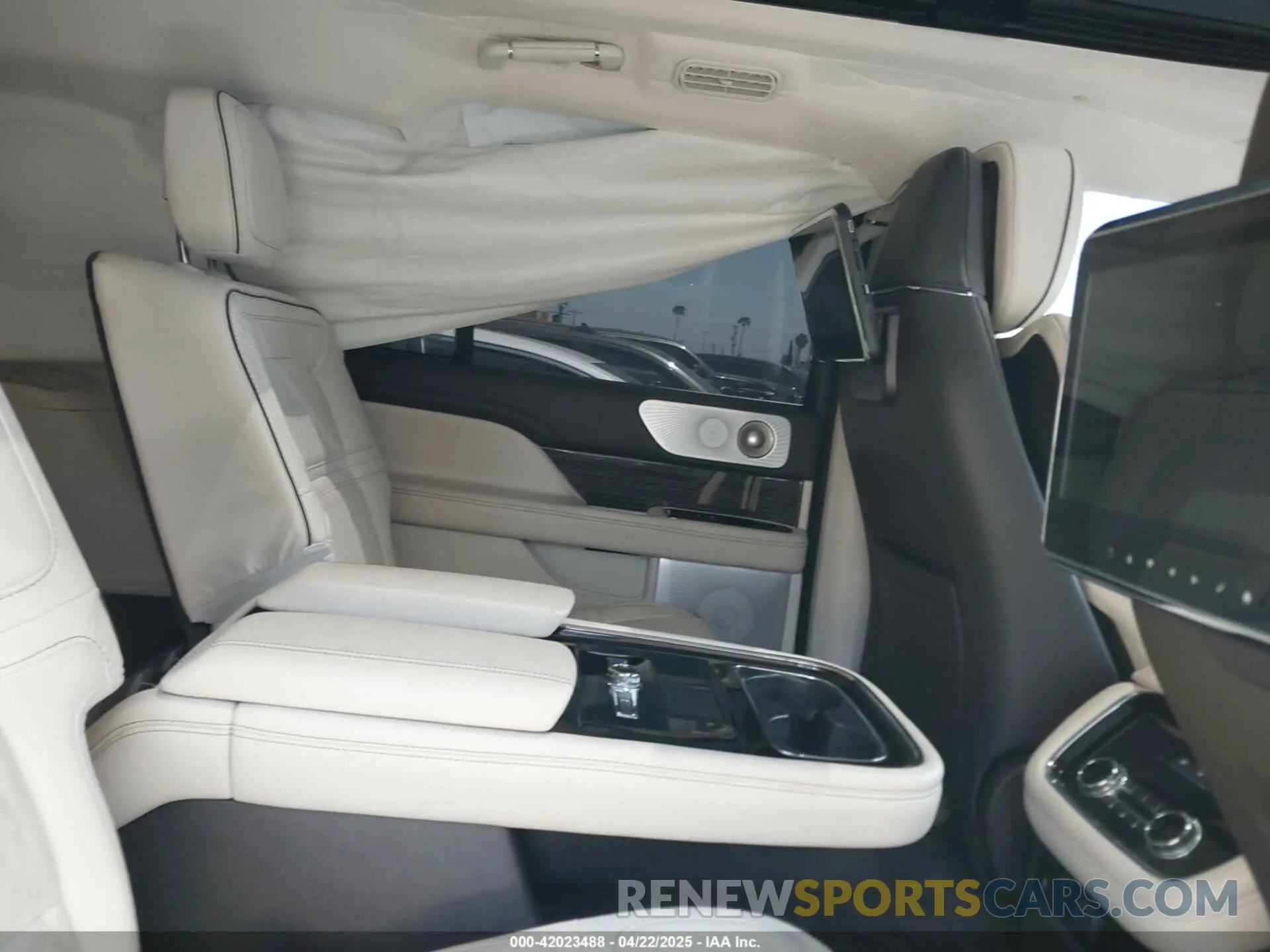 8 fotografías del automóvil dañado 5LMJJ3TTXMEL02695 LINCOLN NAVIGATOR 2021