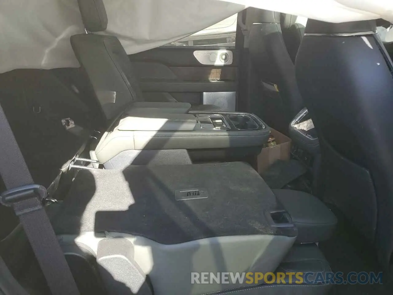 11 fotografías del automóvil dañado 5LMJJ2TT6NEL02298 LINCOLN NAVIGATOR 2022