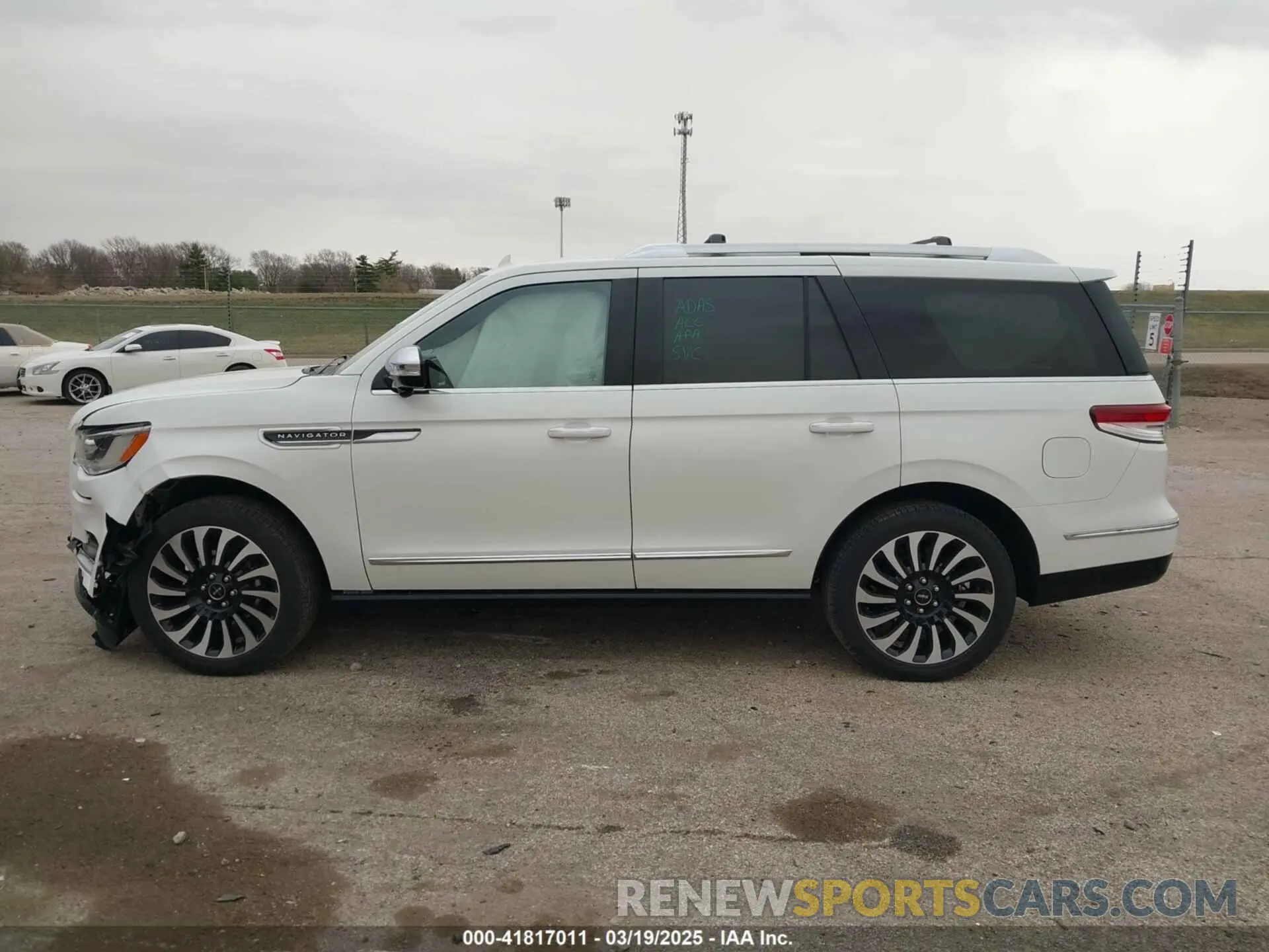 14 fotografías del automóvil dañado 5LMJJ2TT7NEL03931 LINCOLN NAVIGATOR 2022