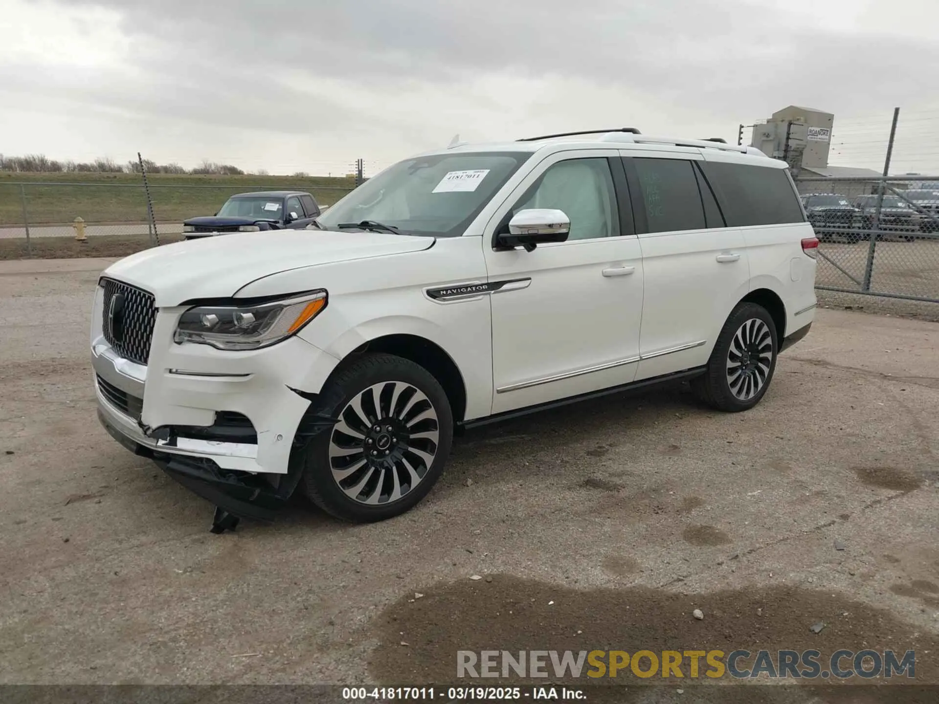 2 fotografías del automóvil dañado 5LMJJ2TT7NEL03931 LINCOLN NAVIGATOR 2022