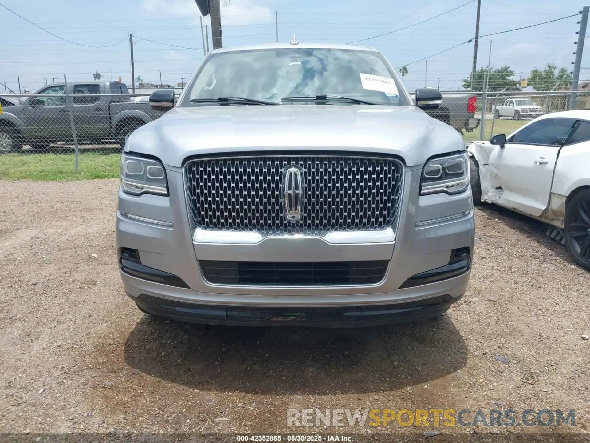 12 fotografías del automóvil dañado 5LMJJ2KG8PEL05663 LINCOLN NAVIGATOR 2023