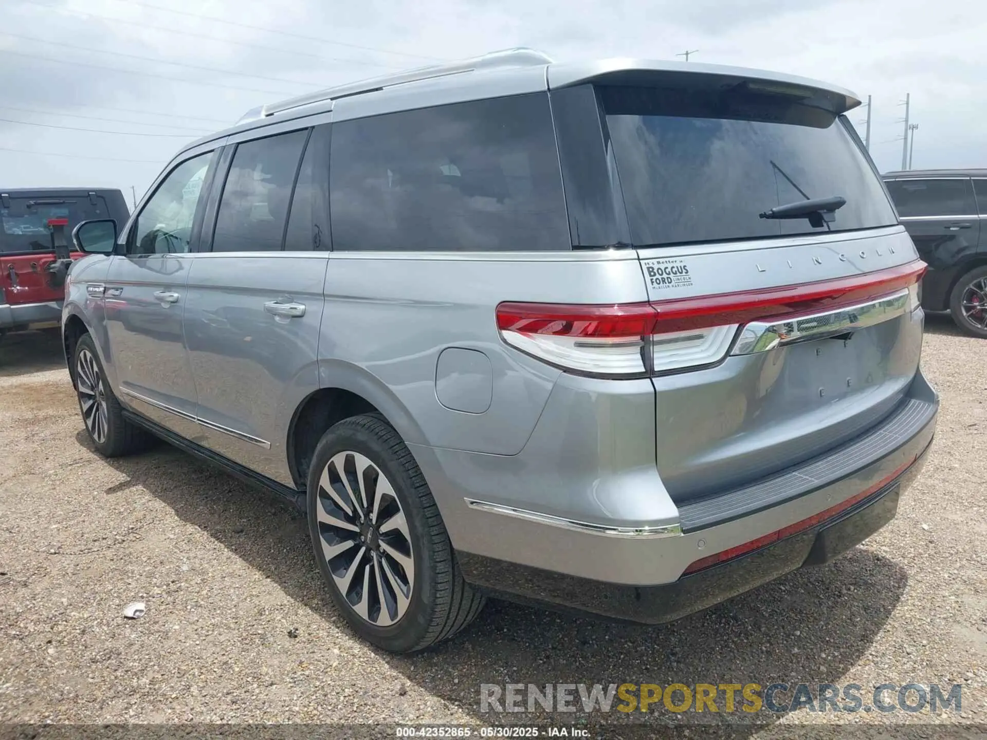 14 fotografías del automóvil dañado 5LMJJ2KG8PEL05663 LINCOLN NAVIGATOR 2023