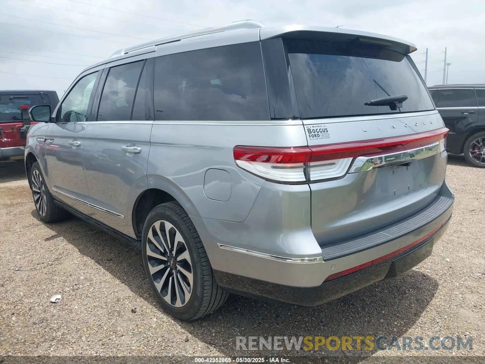 3 fotografías del automóvil dañado 5LMJJ2KG8PEL05663 LINCOLN NAVIGATOR 2023
