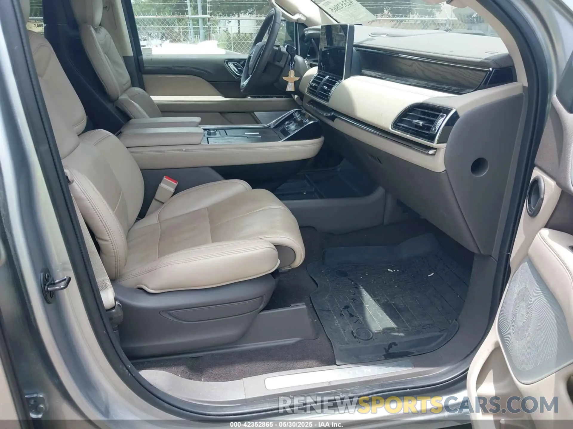 5 fotografías del automóvil dañado 5LMJJ2KG8PEL05663 LINCOLN NAVIGATOR 2023