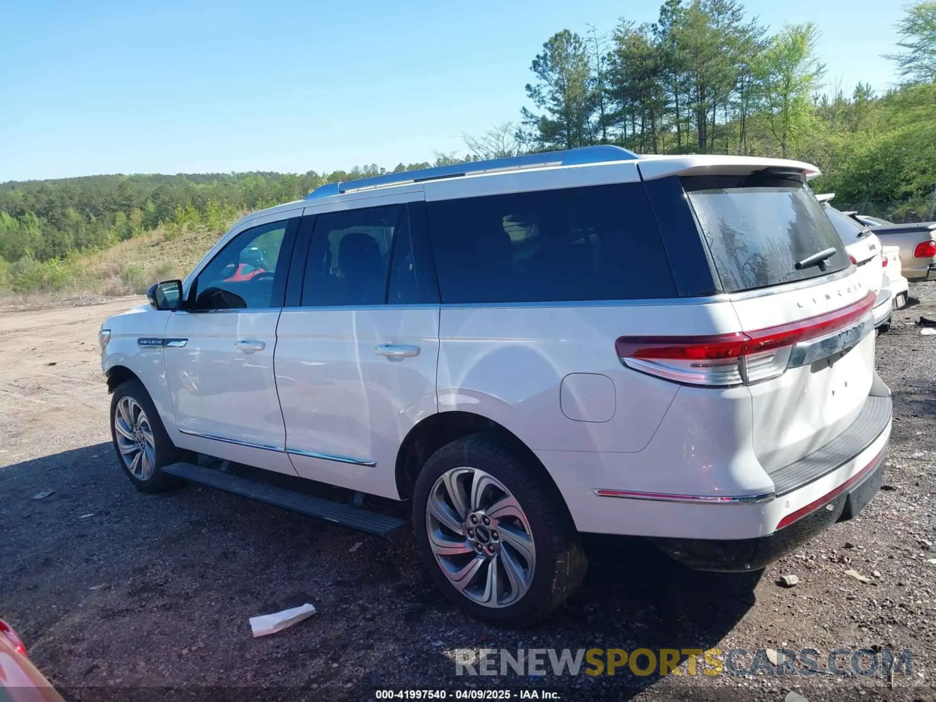 15 fotografías del automóvil dañado 5LMJJ2LG2PEL13918 LINCOLN NAVIGATOR 2023