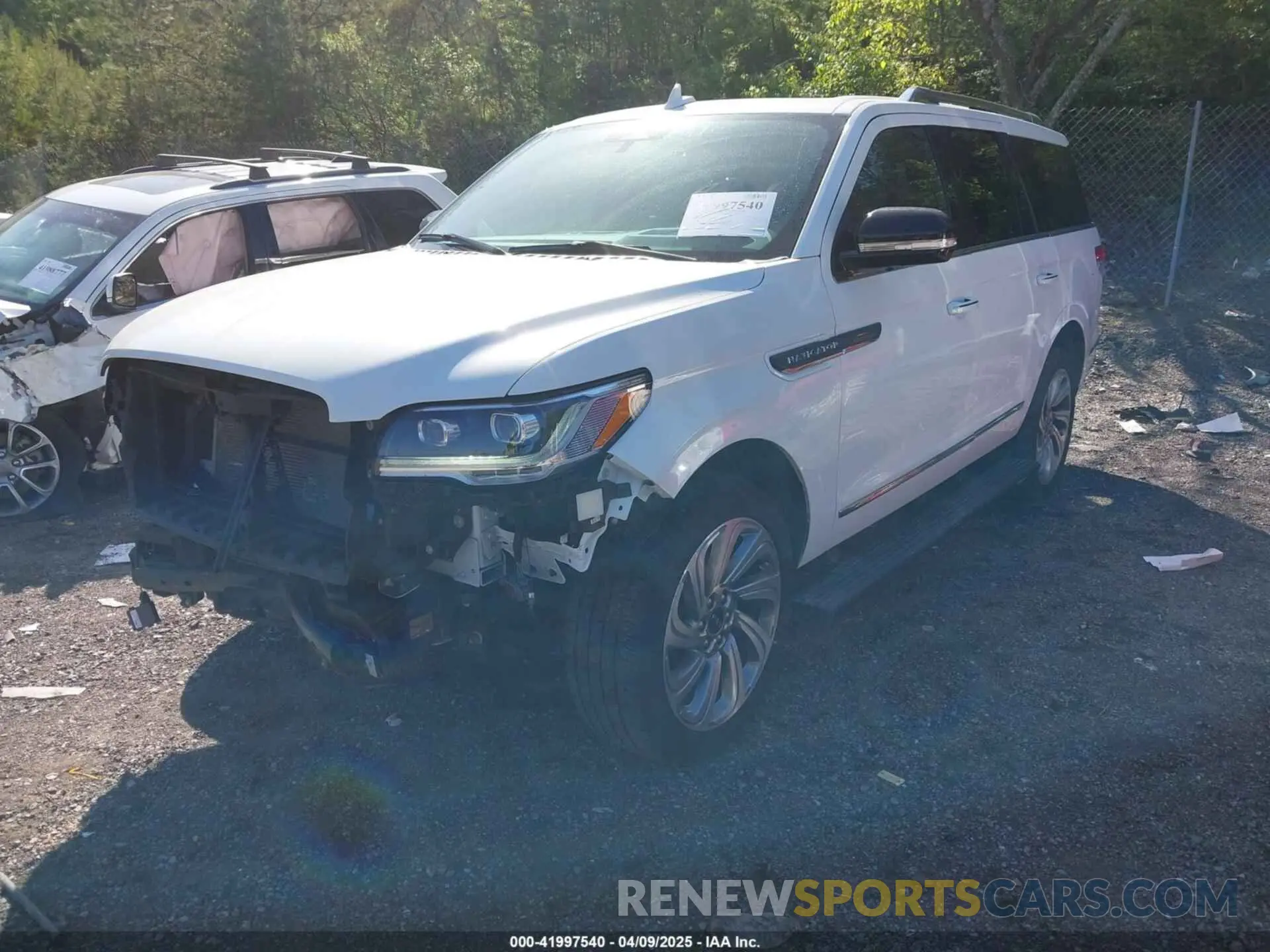 2 fotografías del automóvil dañado 5LMJJ2LG2PEL13918 LINCOLN NAVIGATOR 2023