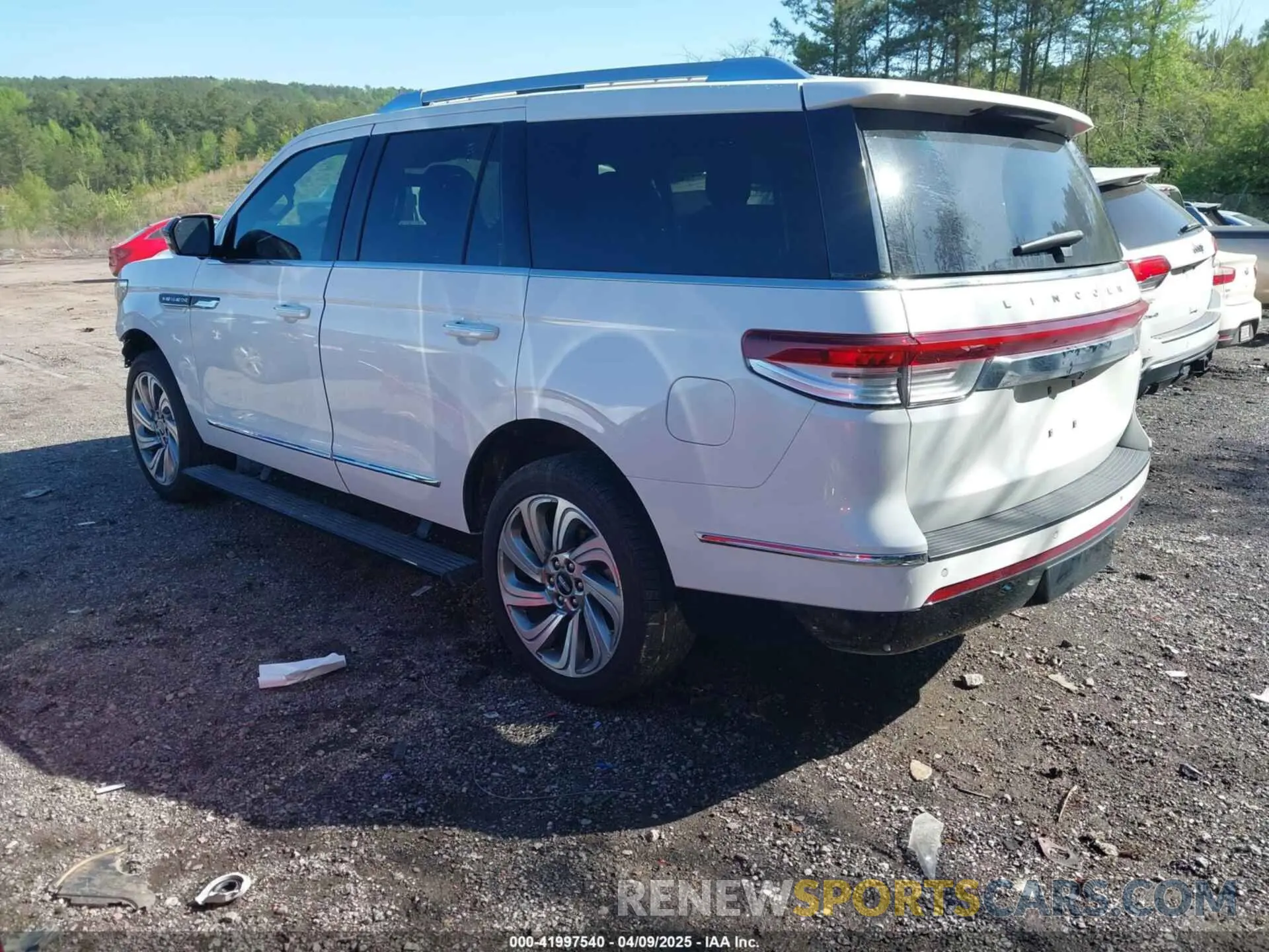 3 fotografías del automóvil dañado 5LMJJ2LG2PEL13918 LINCOLN NAVIGATOR 2023