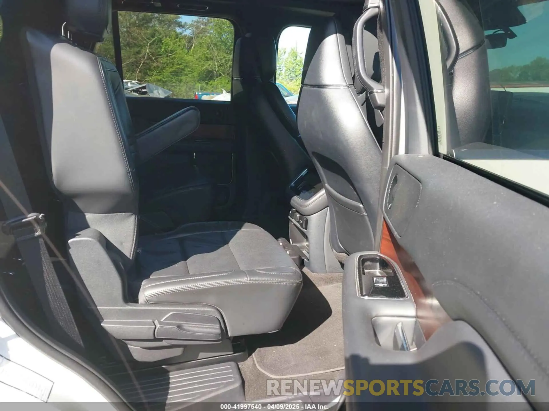 8 fotografías del automóvil dañado 5LMJJ2LG2PEL13918 LINCOLN NAVIGATOR 2023