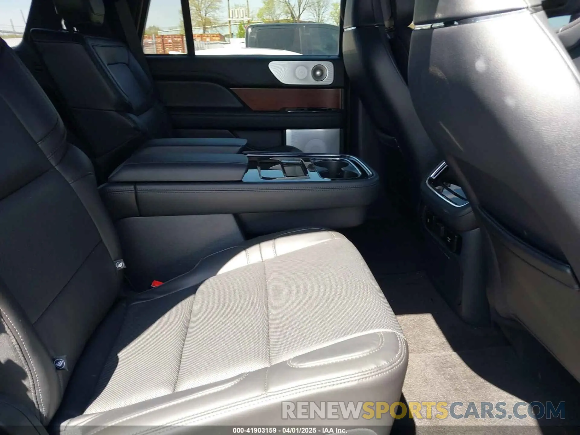 8 fotografías del automóvil dañado 5LMJJ2LG4PEL08977 LINCOLN NAVIGATOR 2023