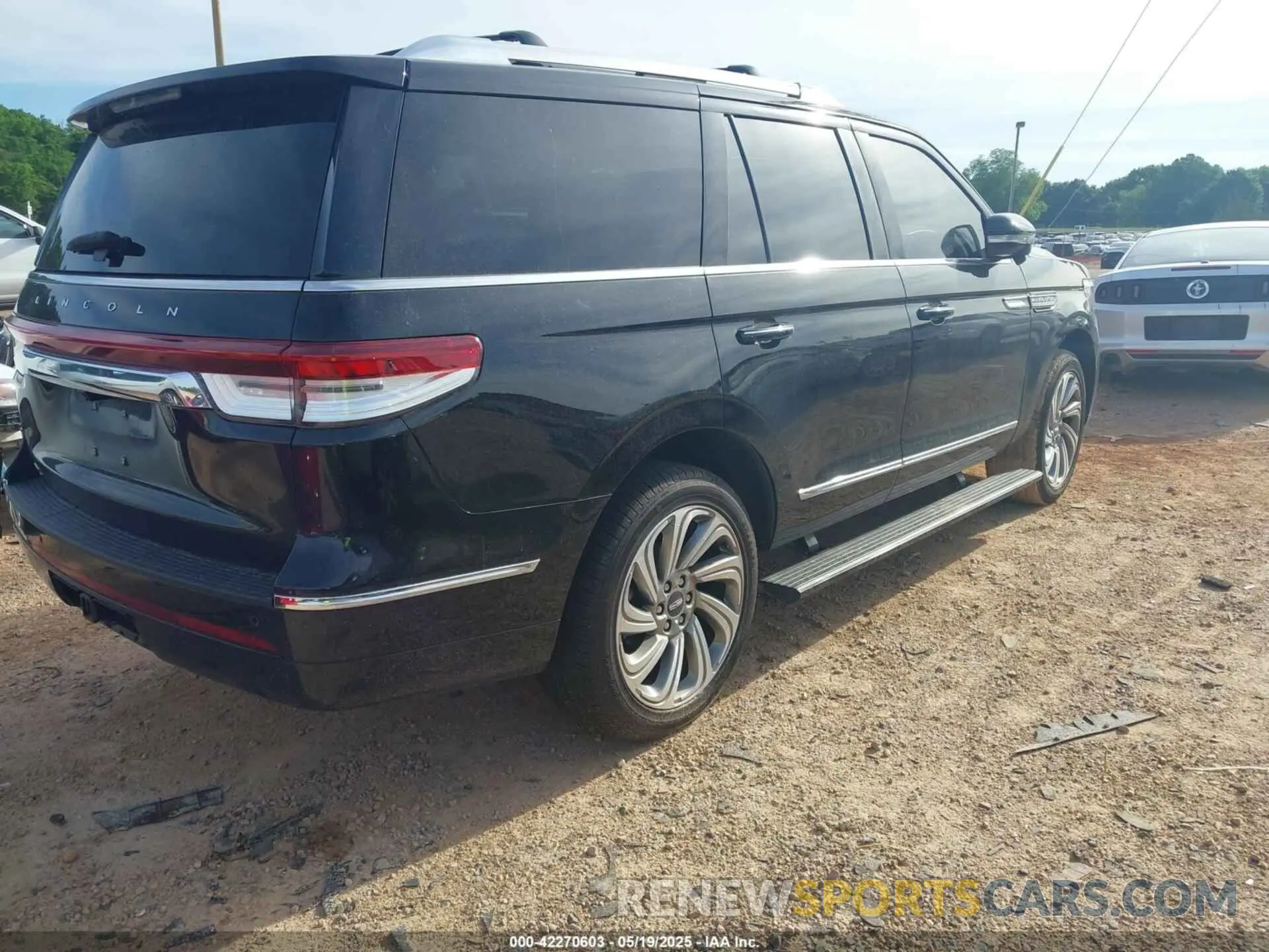 4 fotografías del automóvil dañado 5LMJJ2LGXPEL17392 LINCOLN NAVIGATOR 2023
