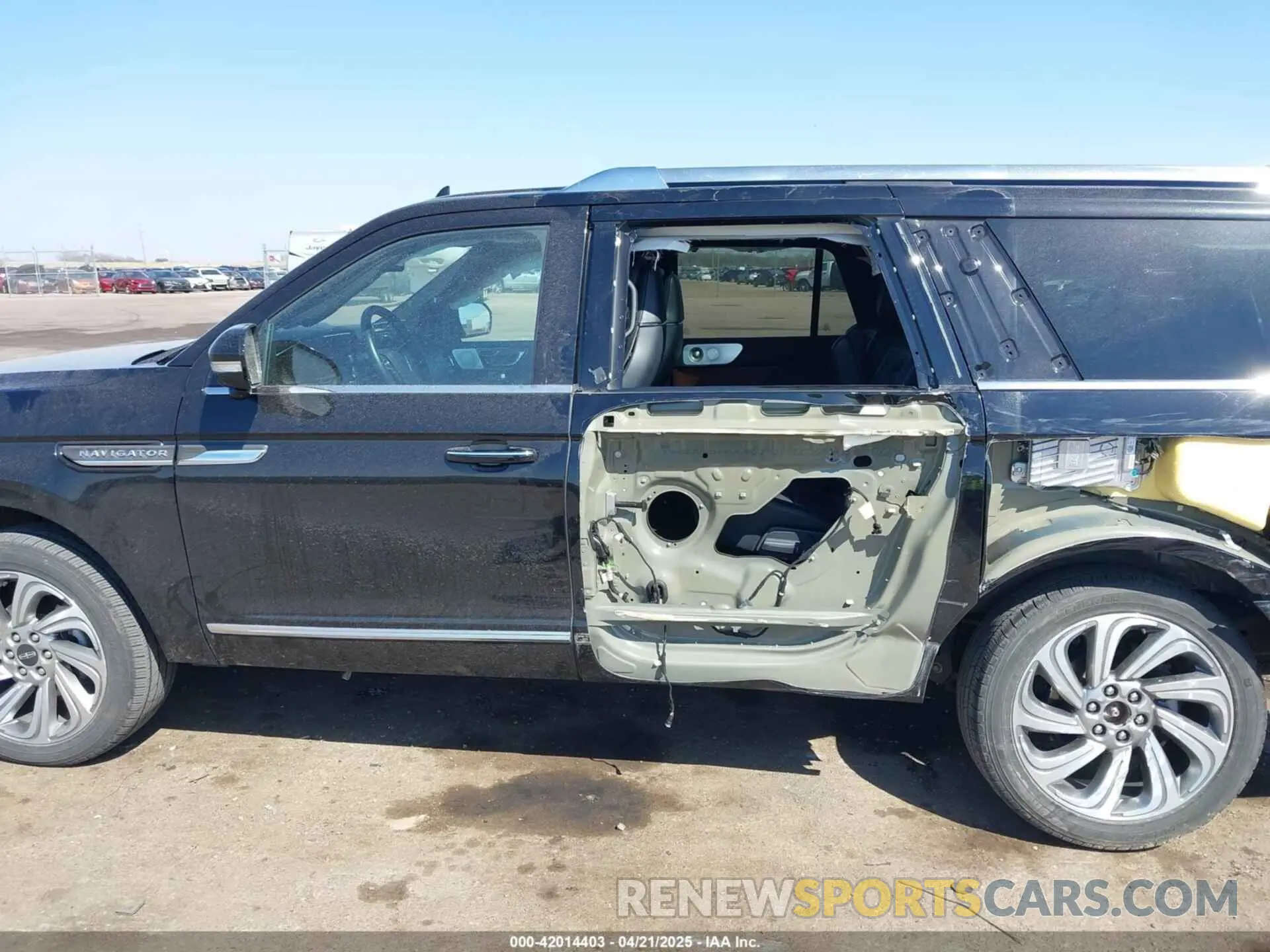 15 fotografías del automóvil dañado 5LMJJ3LG8PEL03450 LINCOLN NAVIGATOR 2023