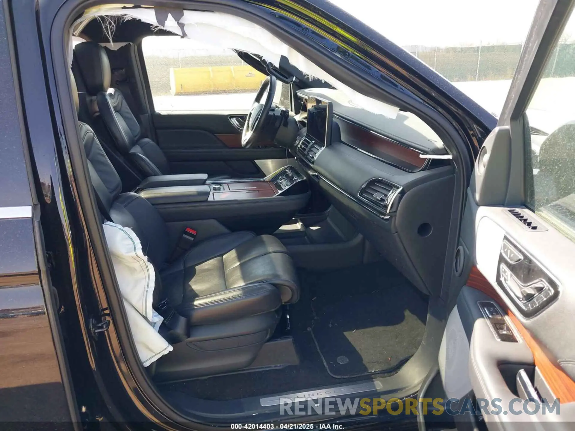 5 fotografías del automóvil dañado 5LMJJ3LG8PEL03450 LINCOLN NAVIGATOR 2023