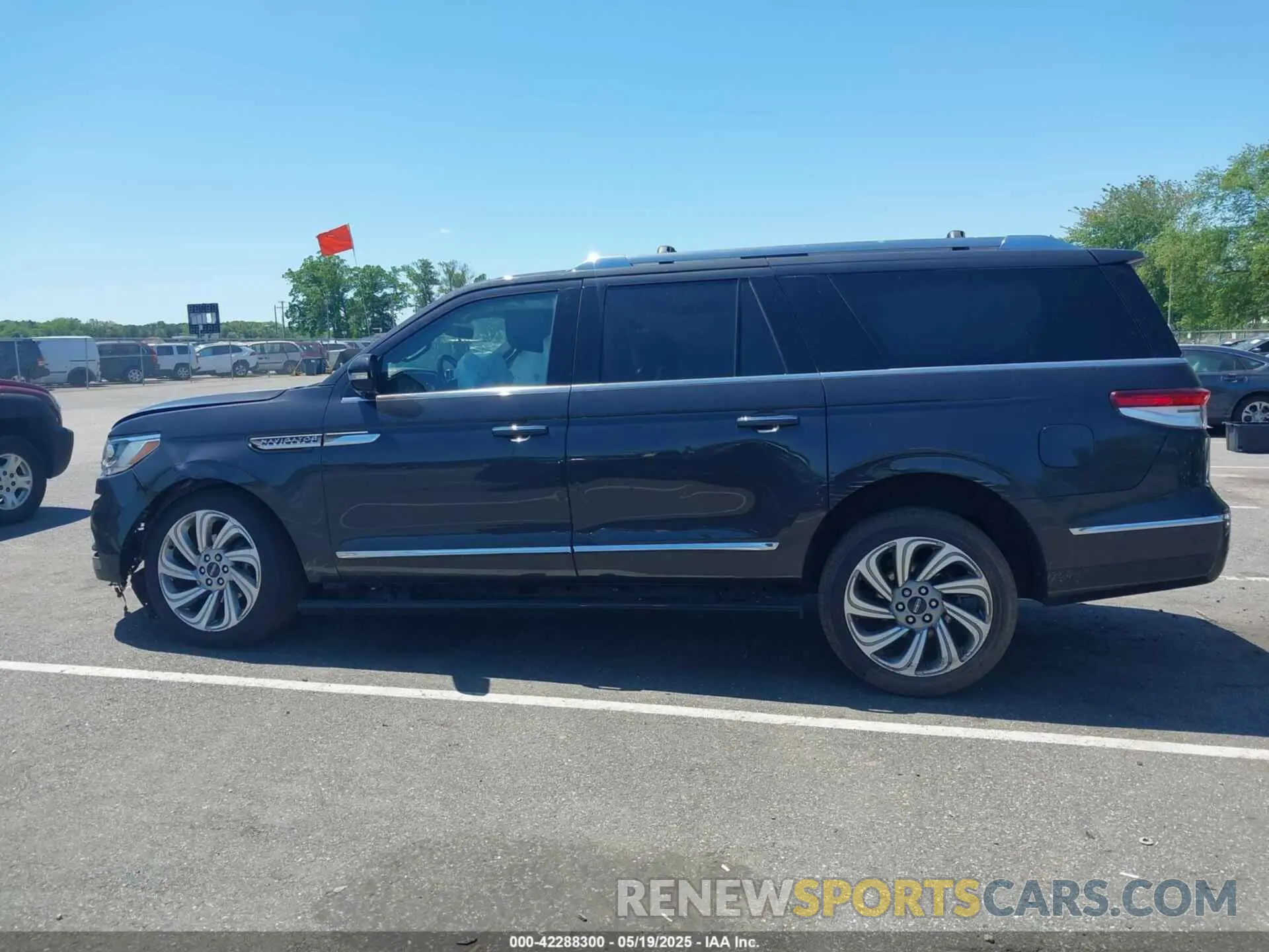 14 fotografías del automóvil dañado 5LMJJ3LG9PEL01903 LINCOLN NAVIGATOR 2023