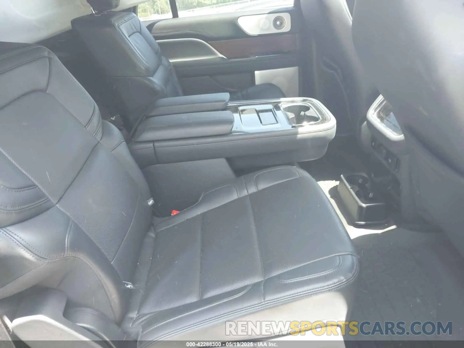 8 fotografías del automóvil dañado 5LMJJ3LG9PEL01903 LINCOLN NAVIGATOR 2023