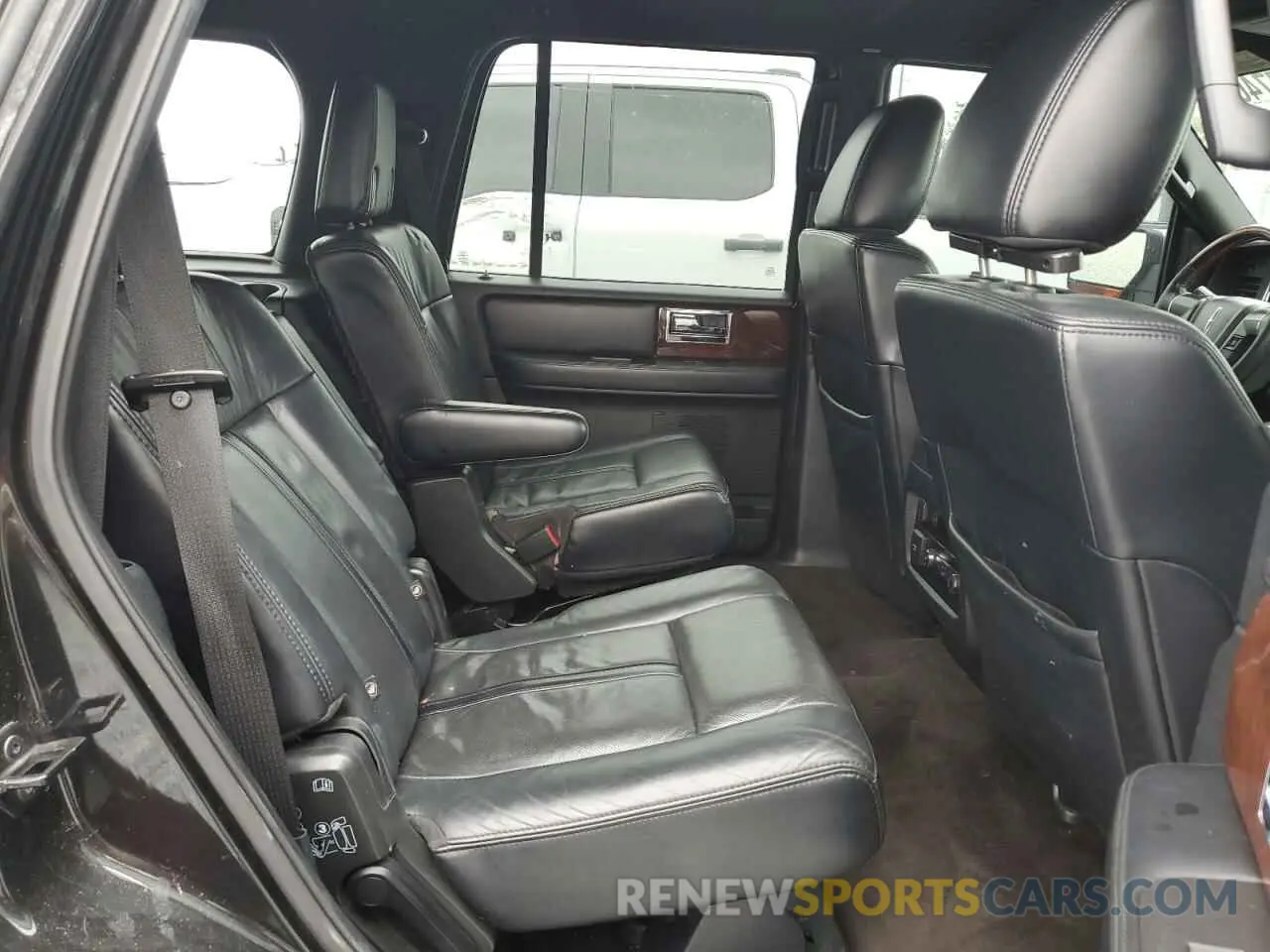 11 fotografías del automóvil dañado 5LMJJ2HT6FEJ03861 LINCOLN NAVIGATOR 2024